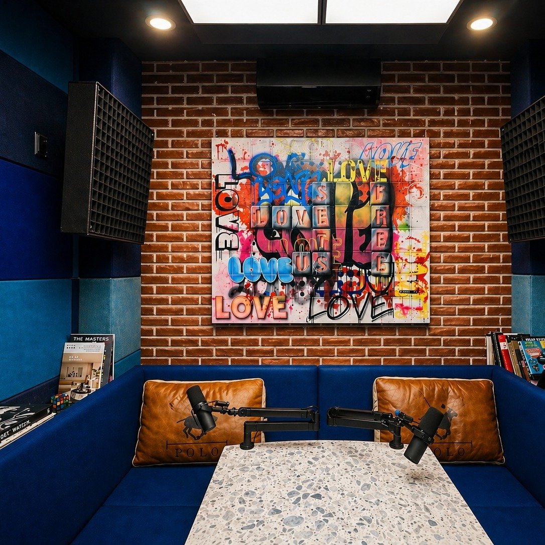 🎙️ Create Professional Content at The Blue Room inside Gallery 8 - Licensed Cafe

Ready to start a podcast, record an interview or create polished video content for your business?

The Blue Room at Gallery 8 is a professional podcast and content stu