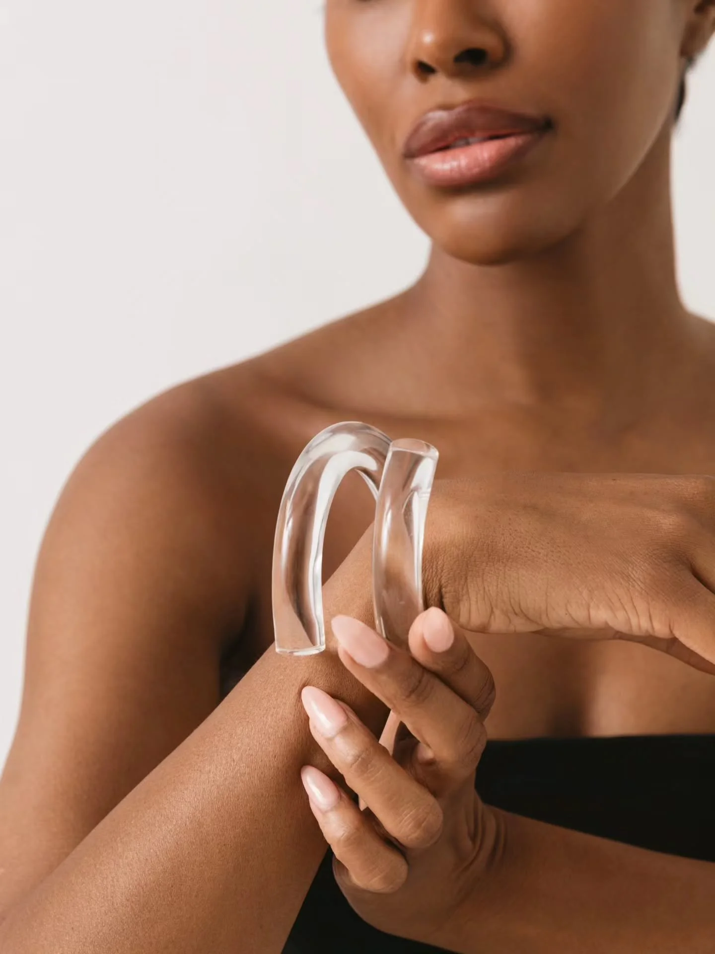 The beauty is in the mix. The CURVA and FINA Lucite bracelets shine whether worn solo or stacked. Perfect with black, leather, or even a soft knit as fall turns to holiday.

Get the look!

#SHOPMEYVN #lucitejewelry #boldjewelry #sculpturaljewelry