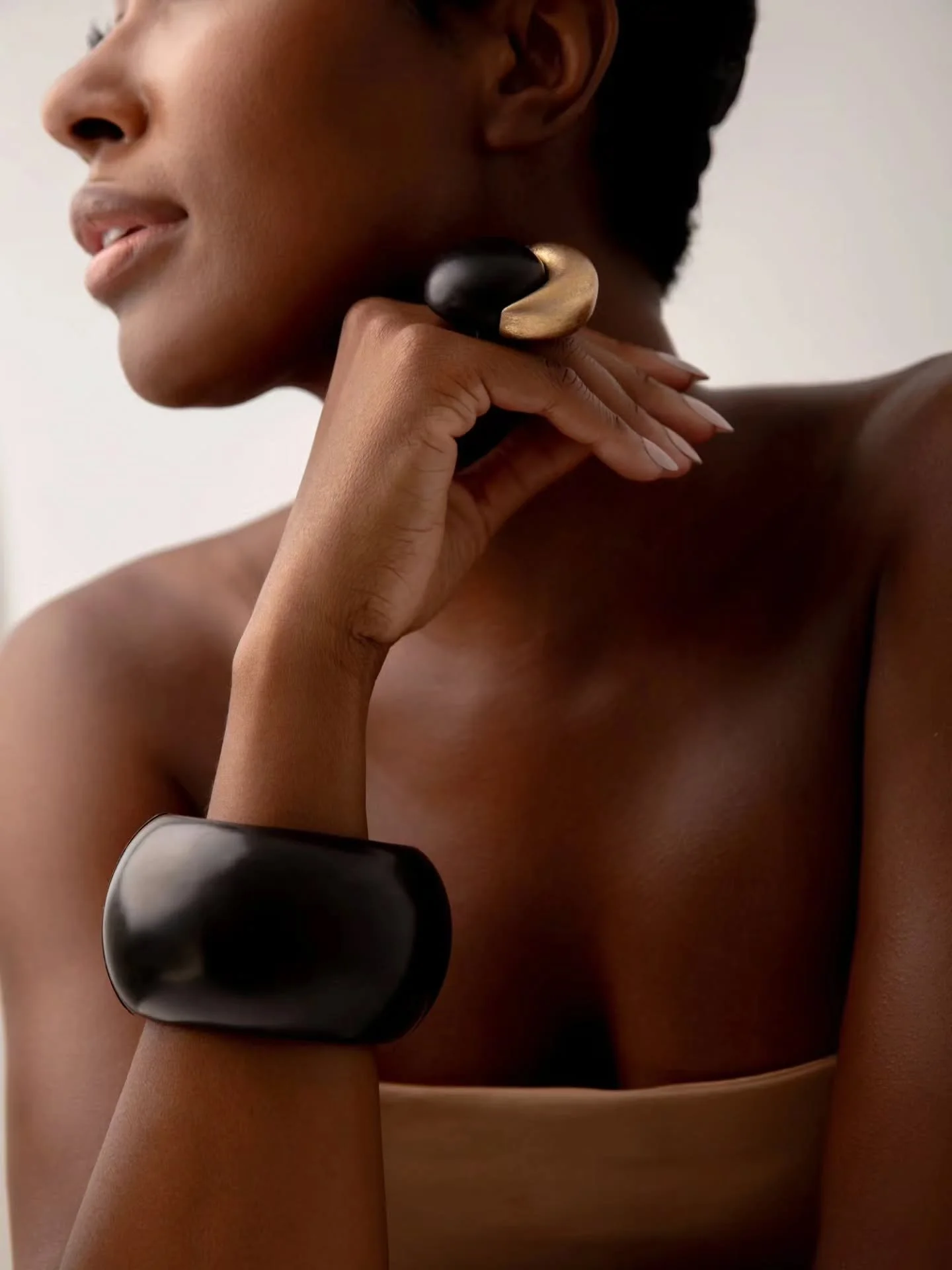 The Milan Bracelet is almost gone. Only one left.

#SHOPMEYVN #boldjewelry #sculpturaljewelry #BoldExpression #woodenjewelry