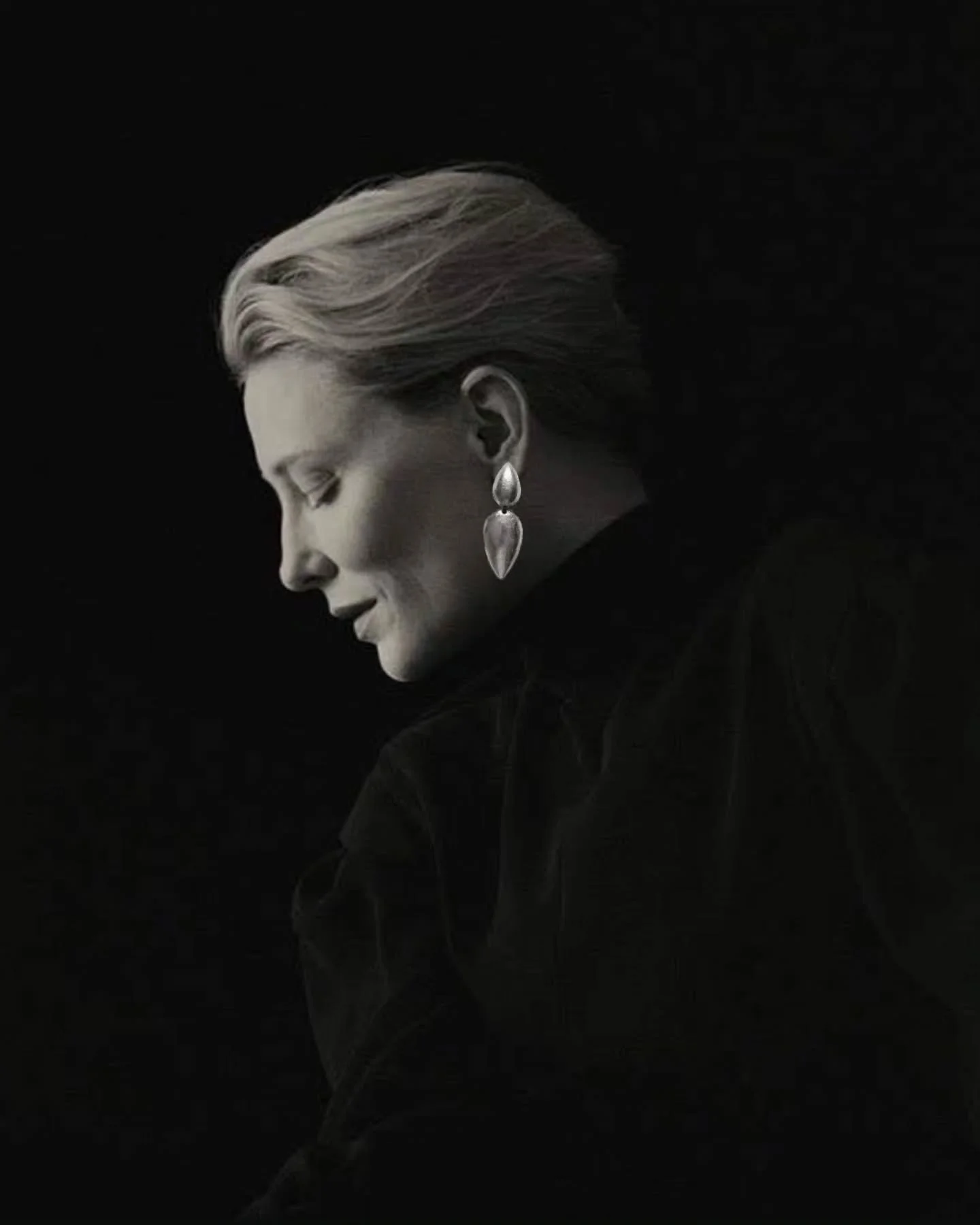 Style is a point of view.
Adornment is how it&rsquo;s expressed.
Everything else falls away.

Chosen for its shape.
For the way silver settles into black.
Holiday or not, it holds its own.

www.shopmeyvn.com

#shopmeyvn #monies #statementjewelry #bol