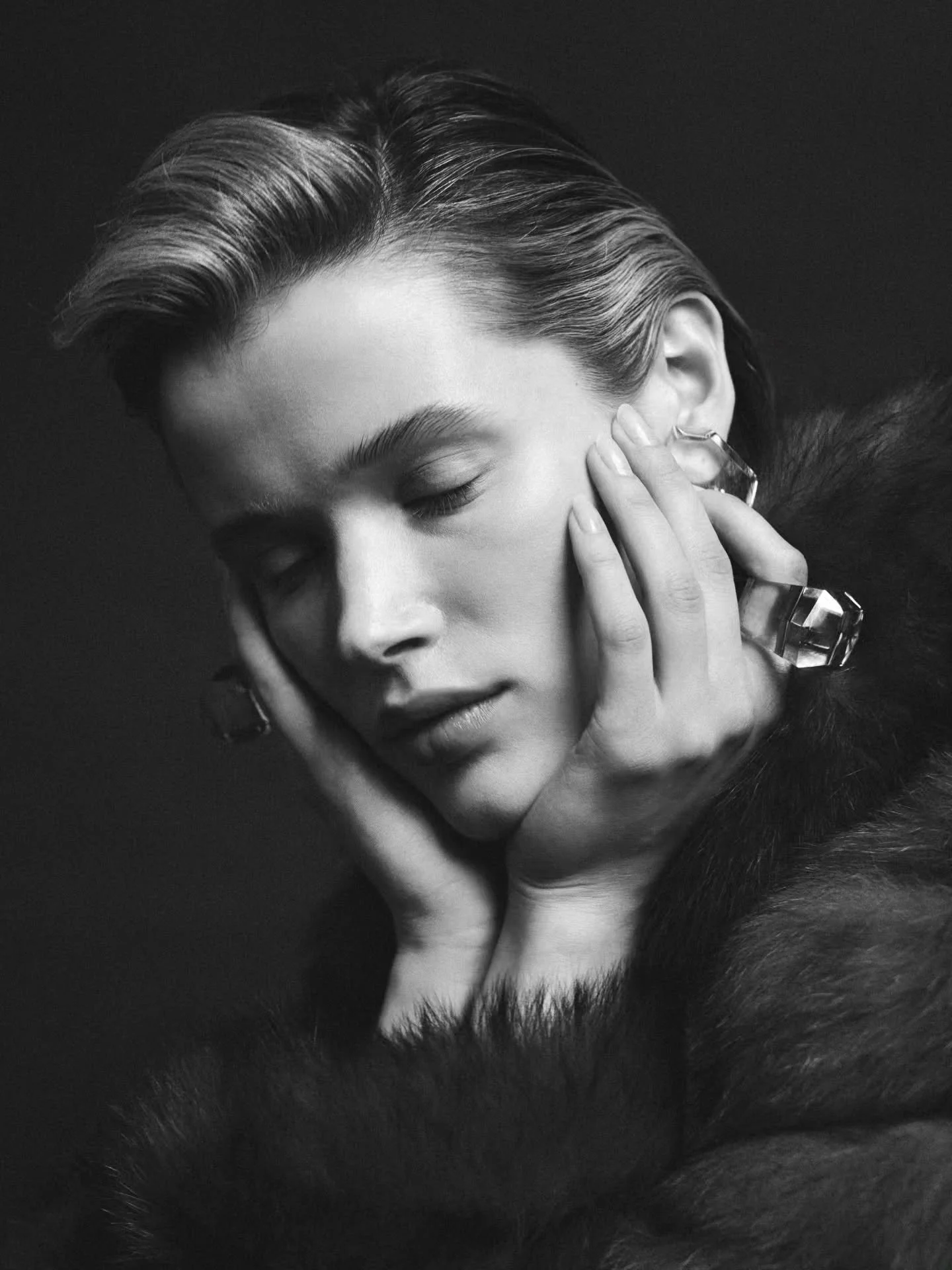 In collaboration with @shamayim
When vision aligns, the work speaks for itself.

#SHOPMEYVN #moniesjewelry #sculpturaljewellery

Creative Team
PHOTOGRAPHER @shamayim
MODEL @veronicasandae
MAKEUP &amp; HAIR @alexandraosipovamakeup
STYLIST @styledbynik