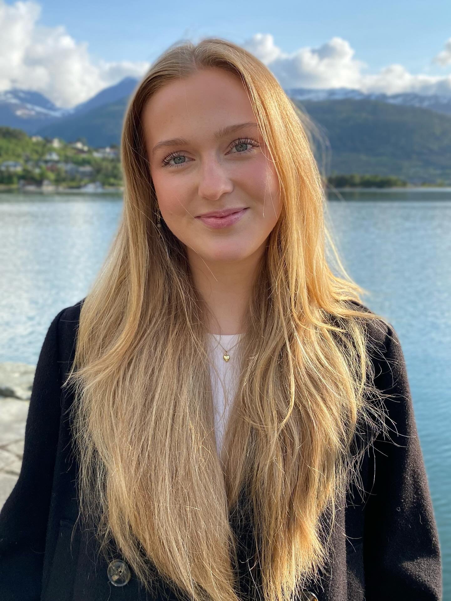 ✨Helene Andrea Haukereid ✨ 

&Aring;rets ensemble best&aring;r av 6 flotte dansere fra ulike steder i Vestland. Helene er 17 &aring;r og kommer fra H&oslash;yanger. 

Forestillingen vi skal lage heter Offbeat og vil vises i Bergen, Sandane, Voss og S
