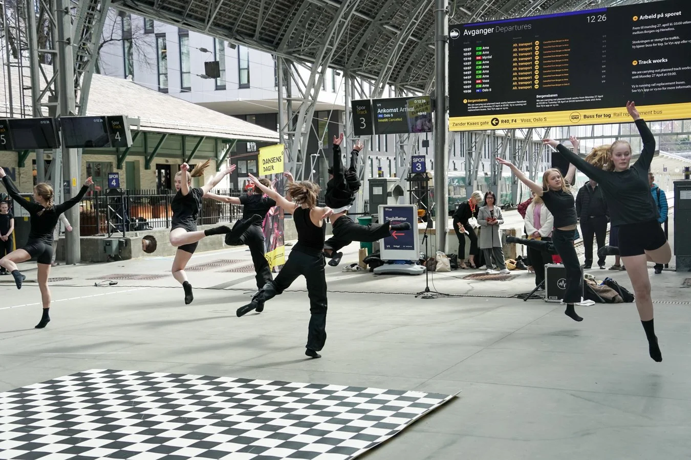 Fotograf Isa Kiviaho. Spinae