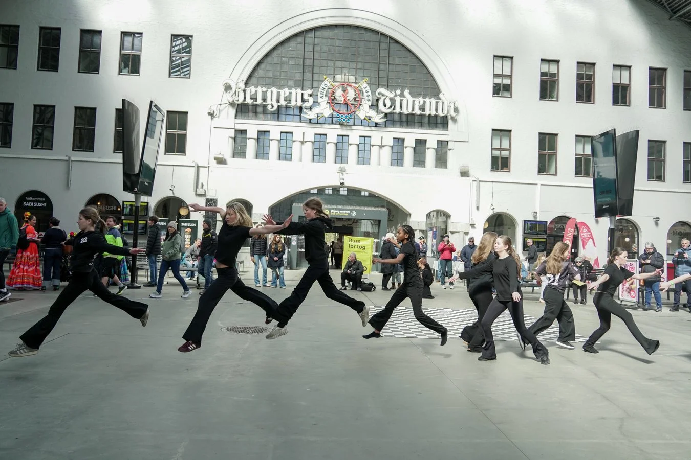 Fotograf Isa Kiviaho. Spinae
