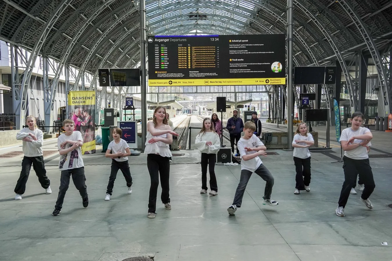 Fotograf Isa Kiviaho. Bergen Dansesenter. Hiphop med Henrik Nordin