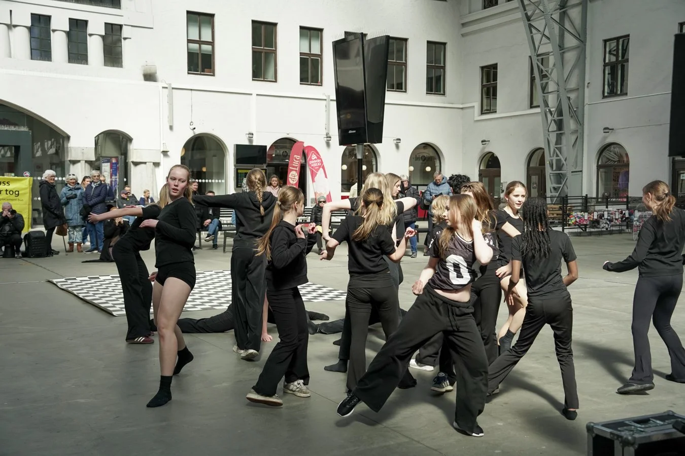 Fotograf Isa Kiviaho. Spinae