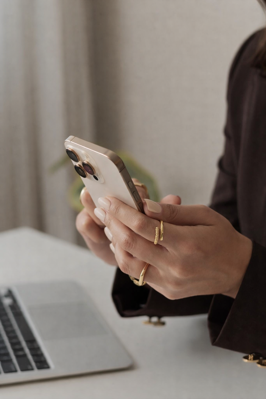 Social media management pentru brand personal feminin