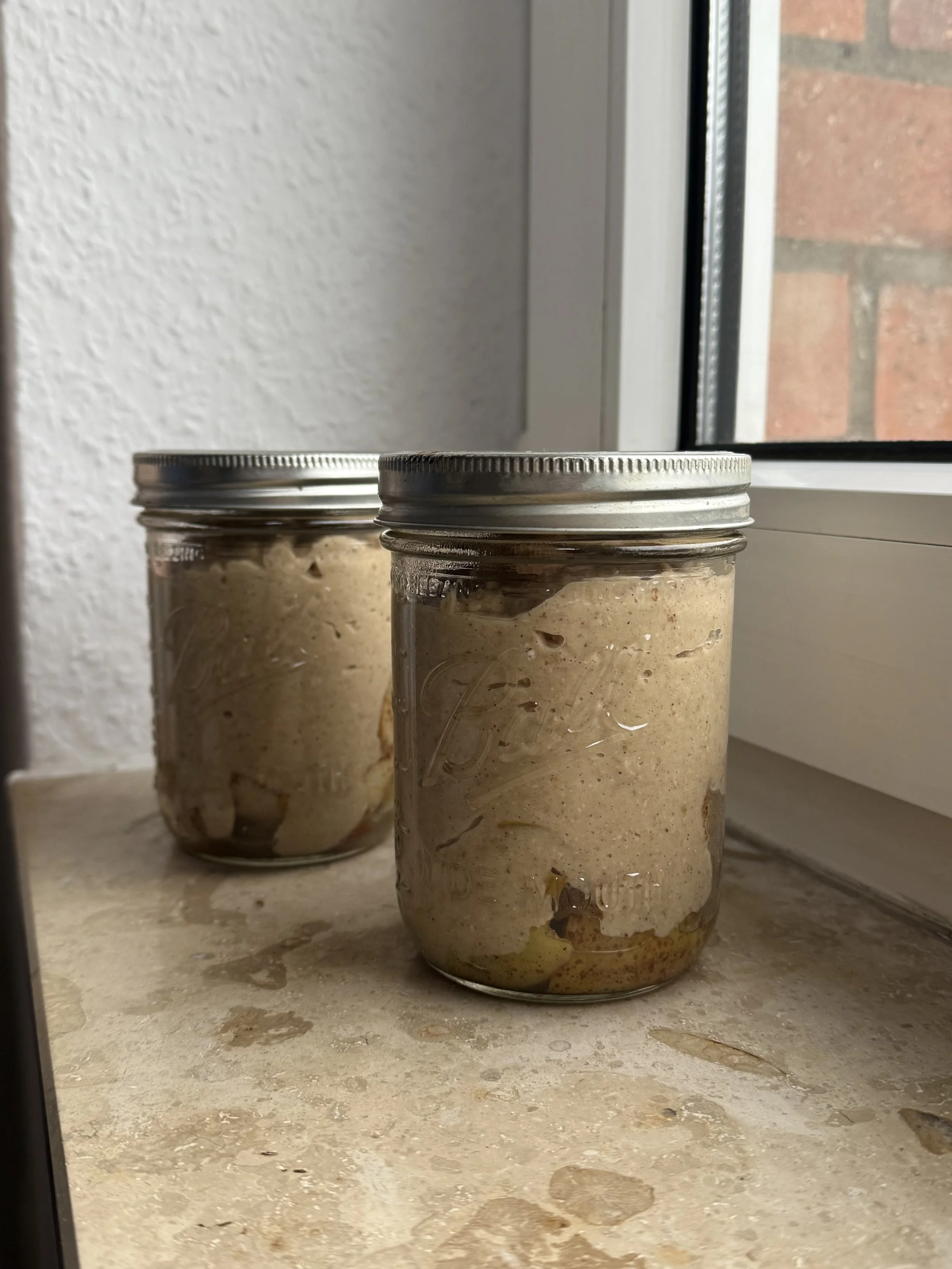 pear &amp; peanut overnight oats