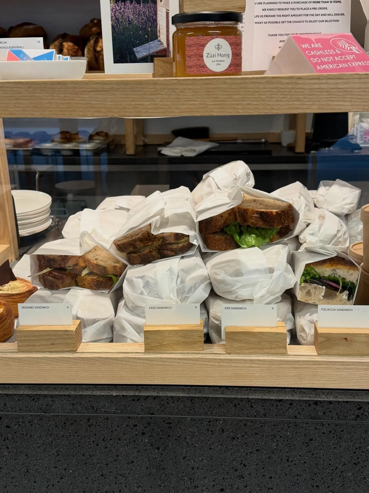 spring-y meals from the past few weeks ☀️ 

1. @collectivebakery sandwiches 
2. creamy pasta with peas &amp; crispy tofu 
3. @rainbowplantlife pancakes for family breakfast 
4. crispy tofu bowl with quinoa 
5. @collectivebakery pain au chocolat 
6. f