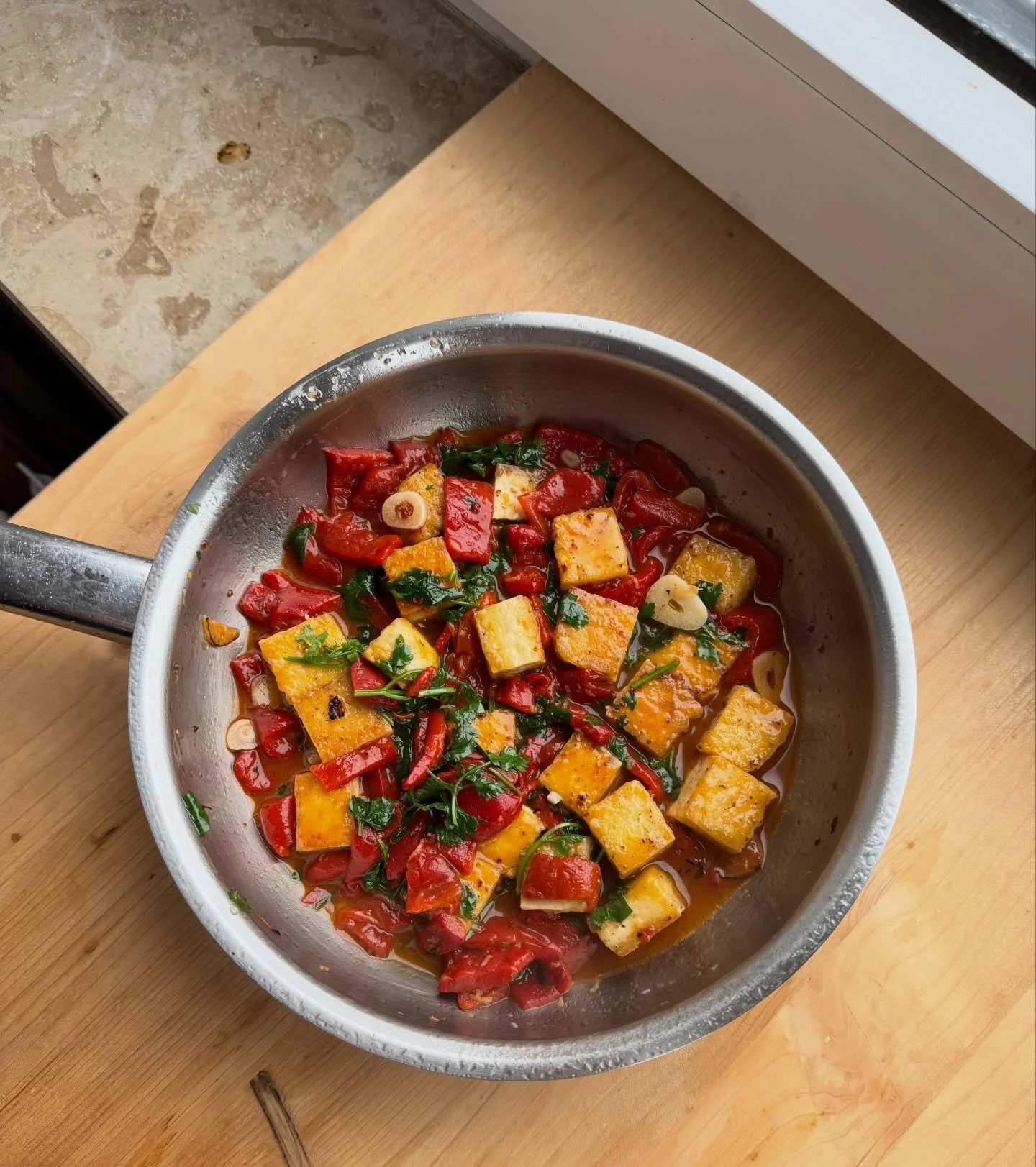 BIWEEKLY ROUNDUP 

&mdash; roasted red pepper &amp; lemon tofu 
&mdash; banana peanut butter muffins 
&mdash; big sunday meal prep
&mdash; chocolate orange overnight oats 🍊 
&mdash; miso curry tempeh bowl
&mdash; savoury seed granola 
&mdash; bread,