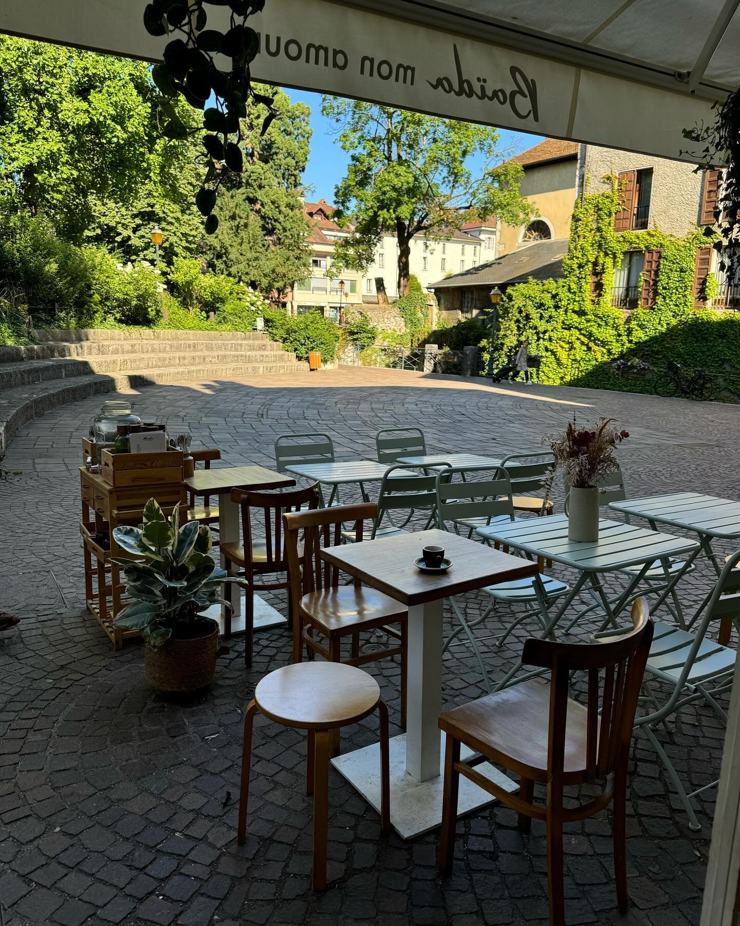 Un brunch sur notre formidable terrasse ? ☀️🍋

Nous sommes ouverts tous les jours !😍

#brunch #cafe  #annecy #annecyfrance #annecyfood #annecybrunch #brunchannecy