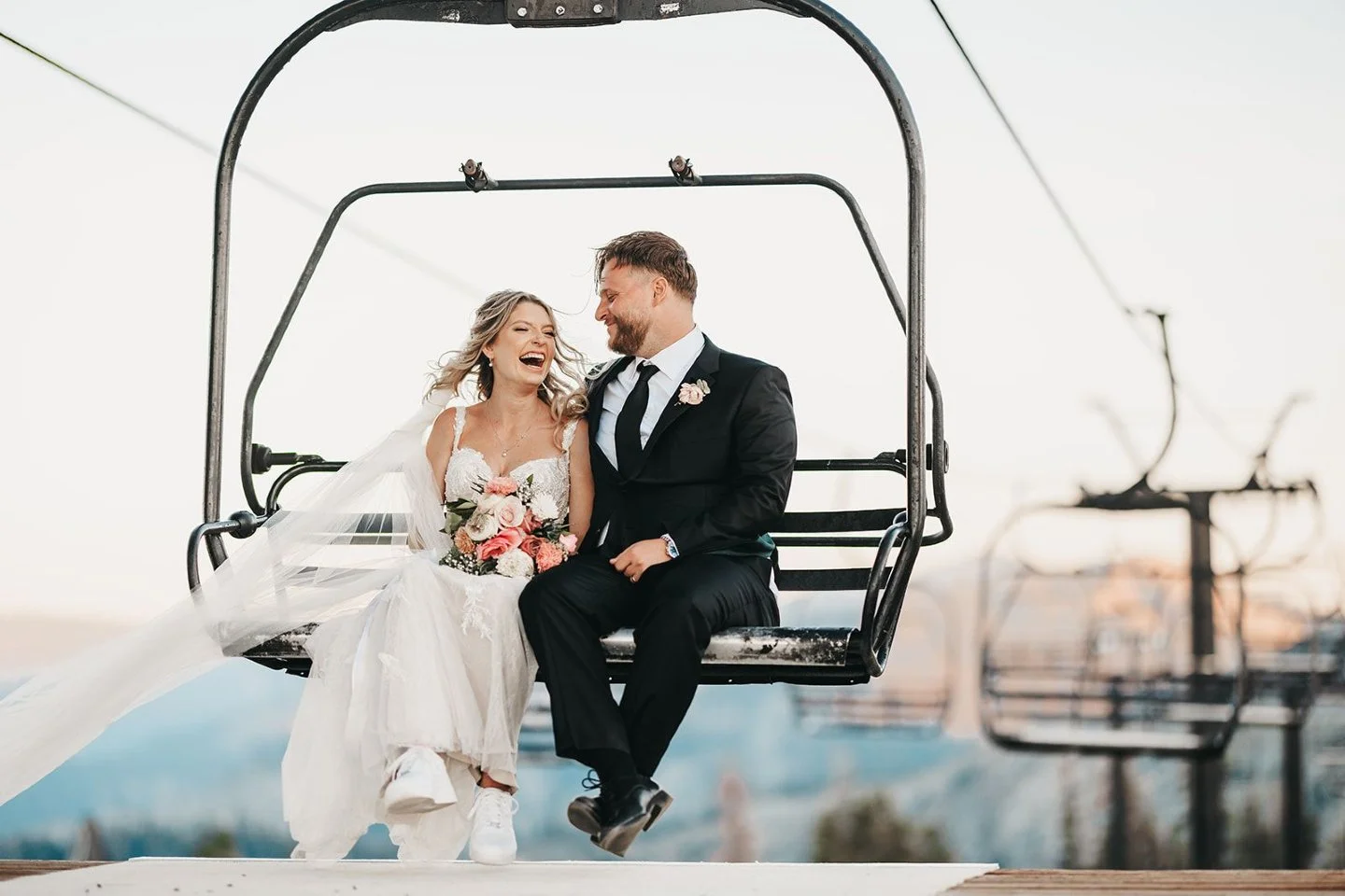 A ceremony in the clouds ☁️✨
High above the lake, Chantil &amp; Patrick said &ldquo;I do&rdquo; at High Camp, Palisades Tahoe &mdash; surrounded by sweeping Sierra views, heartfelt vows, and pure joy.

Photographer @vildphotography
Videographer @nati