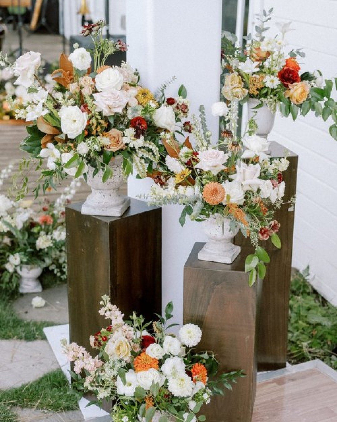 When every bloom is placed with intention, you get this: a perfectly styled corner bursting with character, color, and heart. B&amp;B Designs brings that artistic energy to every celebration they touch. 🌿

#weddingflowersinspo #luxuryweddingflowers 