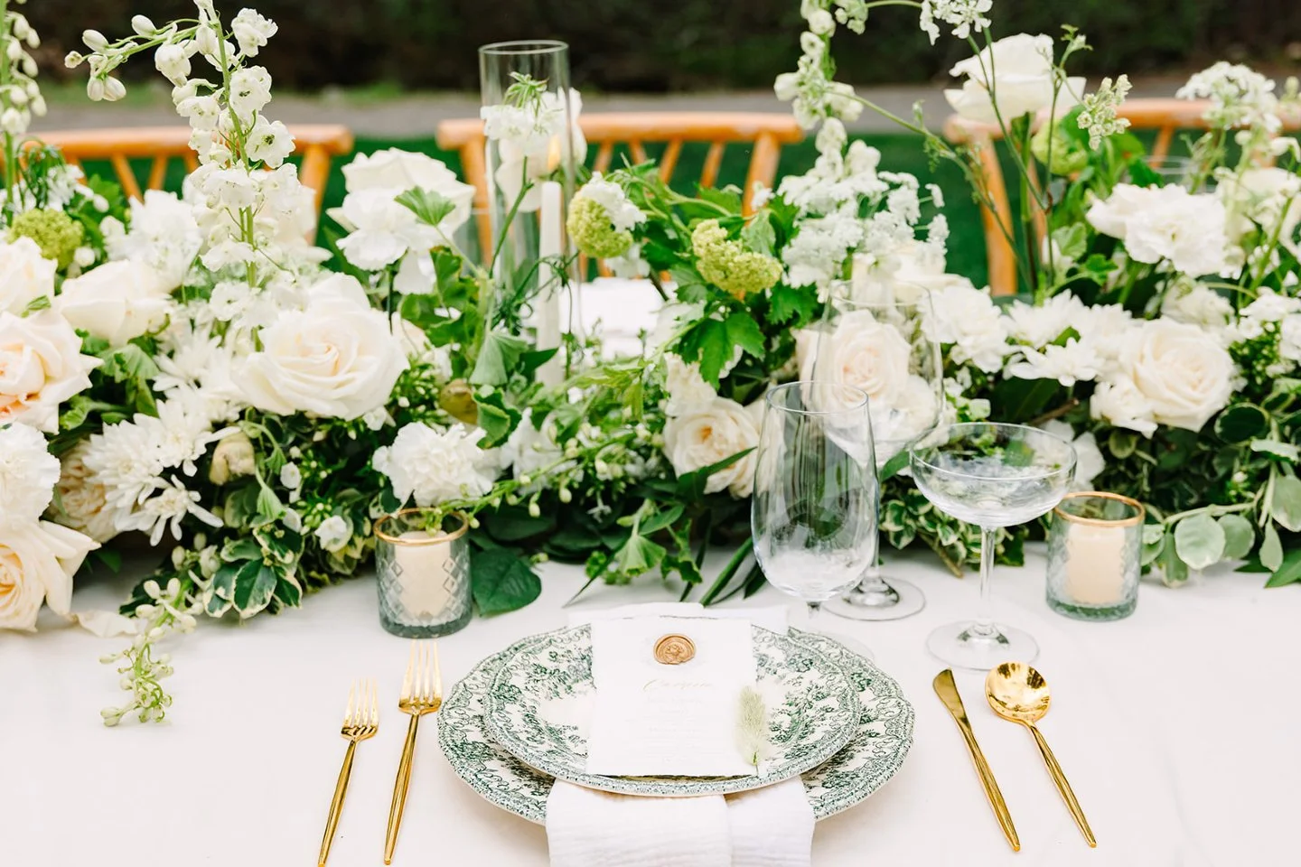 Looking for tabletop inspiration that feels both timeless and tailored? From the artful layering of florals to the delicate wax-sealed menus, every detail here was designed with intention. Save this look if effortless elegance is on your mood board. 