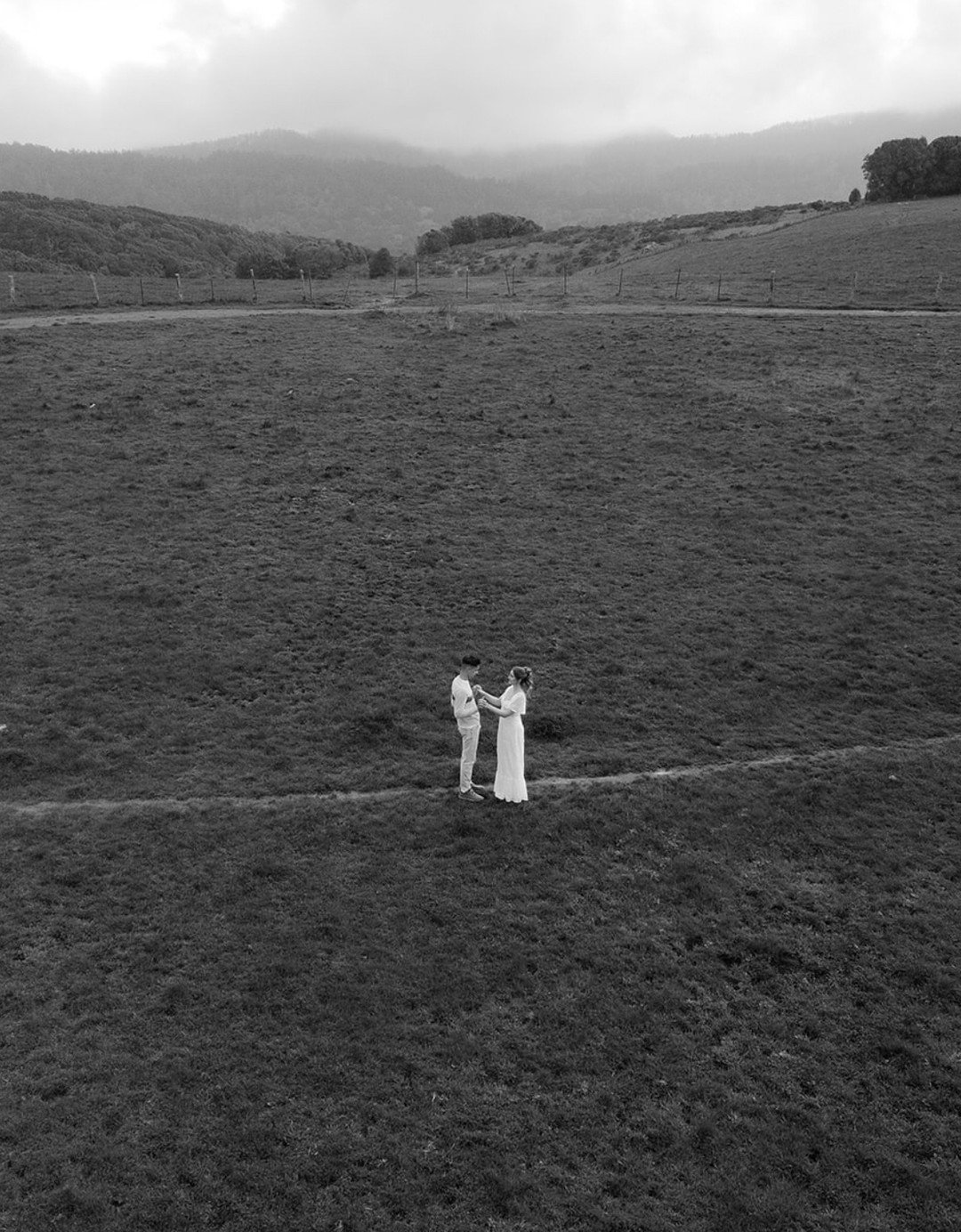 The way she captures emotion feels like poetry in motion. ✨
There&rsquo;s a quiet kind of magic in the way Sarah Woods Photography documents a wedding day &mdash; timeless, artful, and full of heart. Her imagery blends fine art elegance with honest s