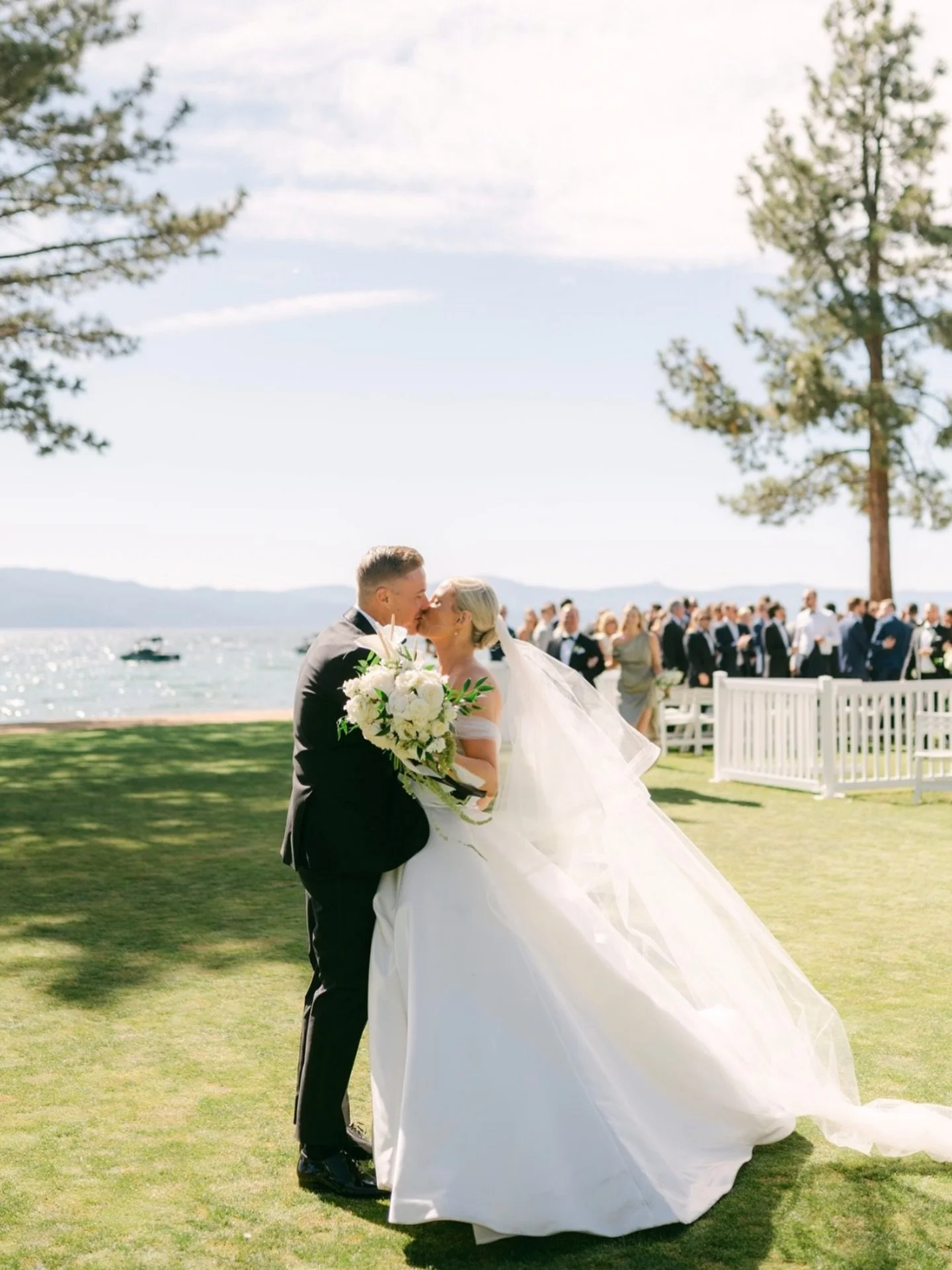 Happy Easter from all of us at Tahoe Unveiled 🌸🏔️
Wishing you a beautiful weekend full of love, family, and maybe a little wedding day dreaming.
📸 @elsaboscarello
📍 @edgewoodtahoe

Planning @marcellacamilleevents | Video @thecontentbestie | Flora