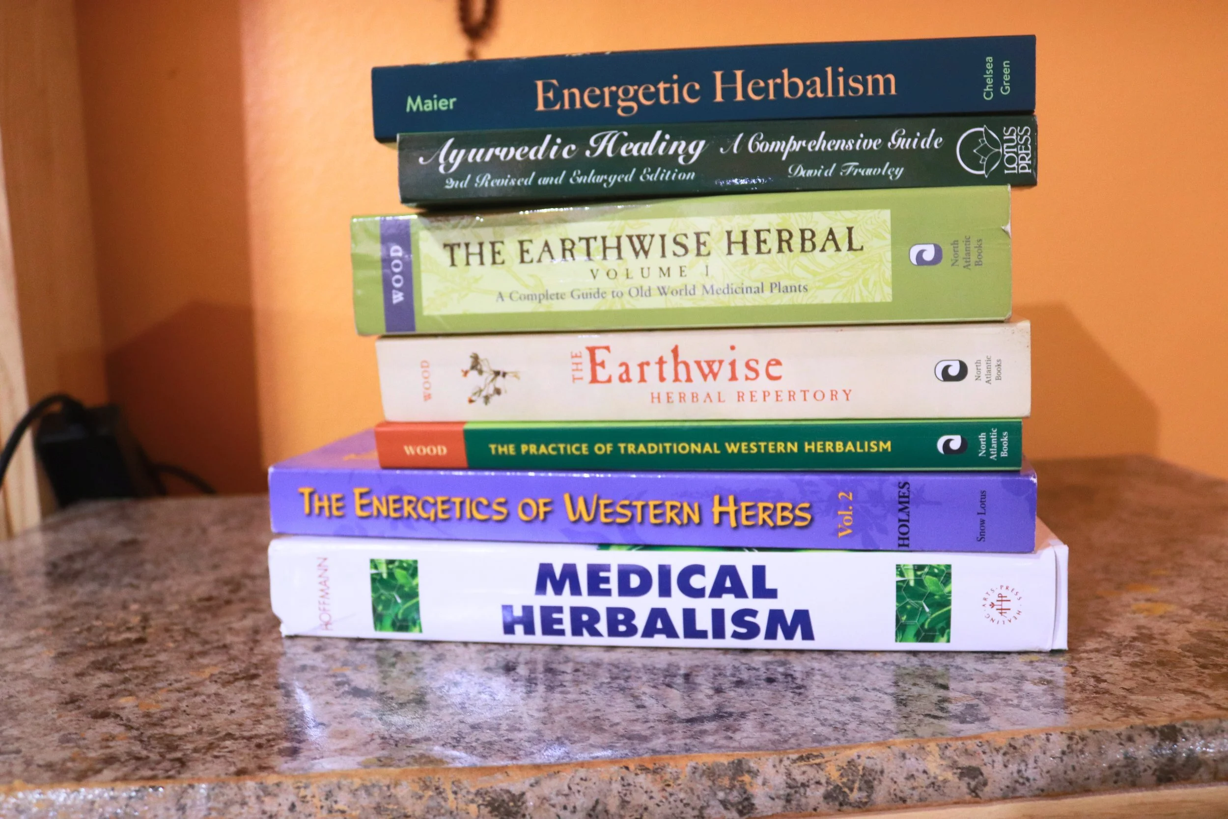 The Best Books to Learn Herbal Medicine (Without Superficial Knowledge)