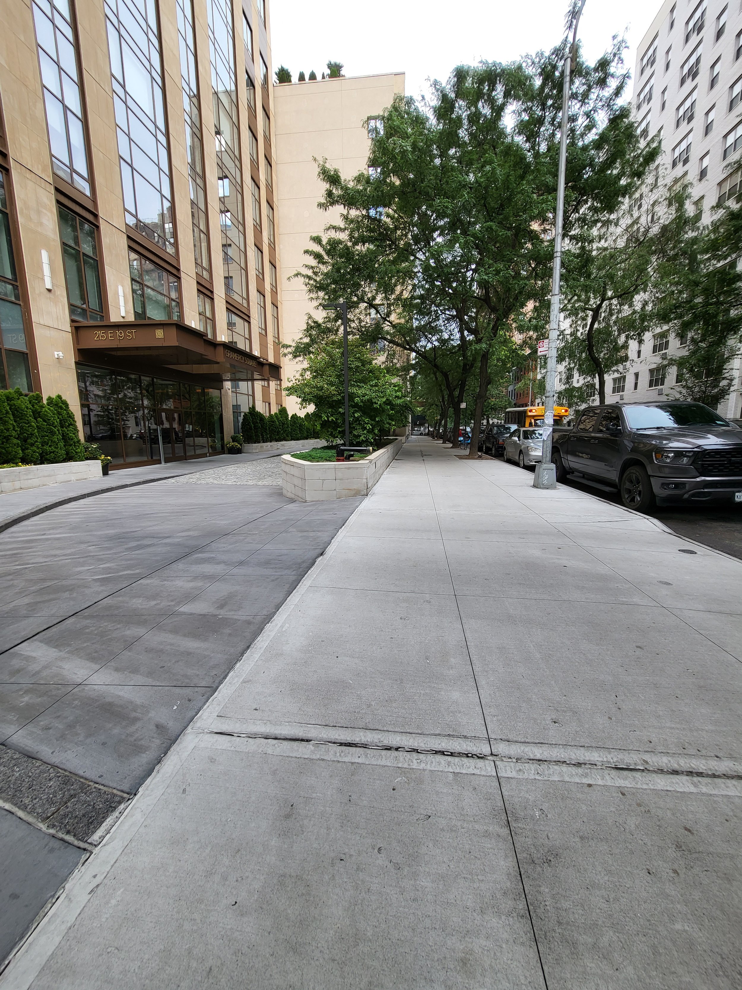 220 E 19th St, New York, NY 10003 3.jpg