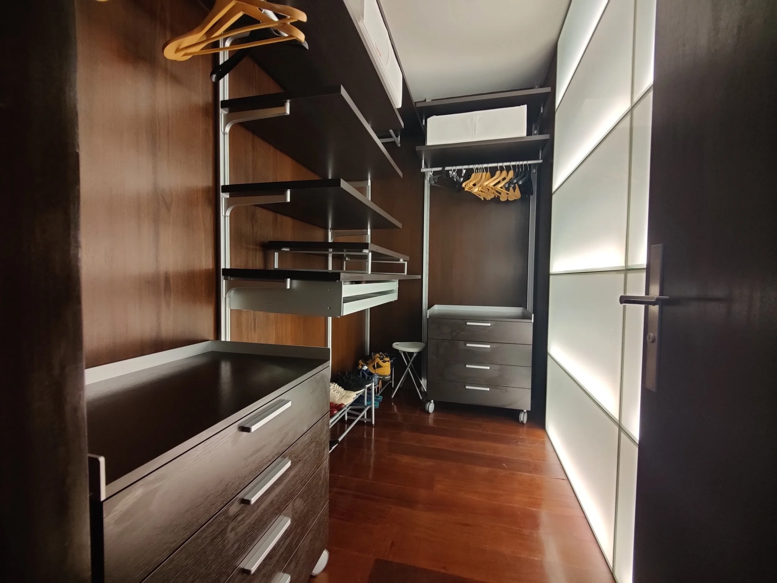 closet suite master.jpg