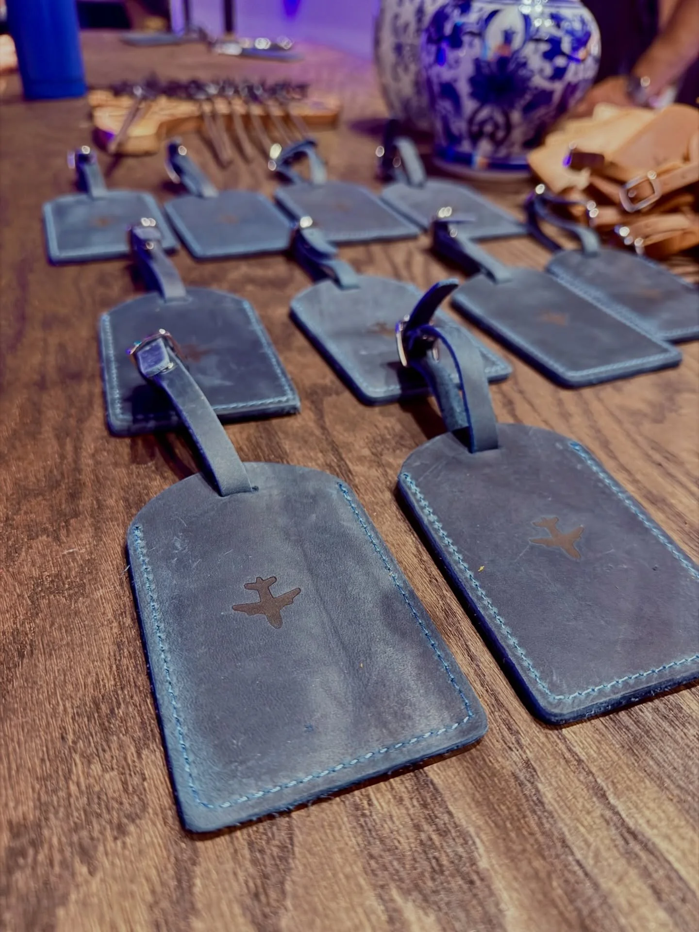 The difference between a good event and an unforgettable one?
Something your guests can take with them!

Our live leather branding turns your event into a moment - crafted on-site, made to last. 

Seen here at @ge_aerospace Altitude Awards ✈️

#corpo