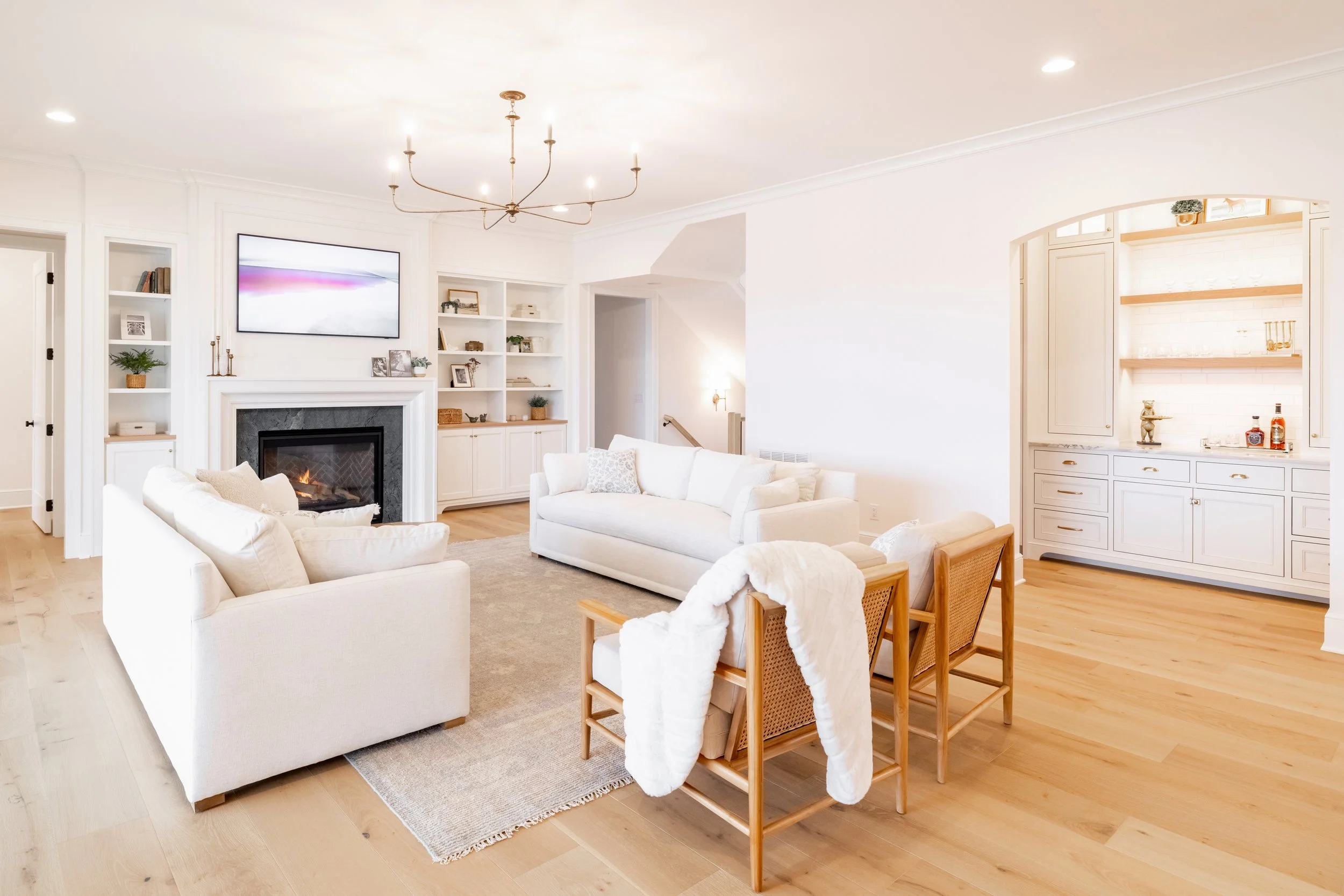Cozy living room idea featuring neutral décor, soft lighting, and minimalist design.