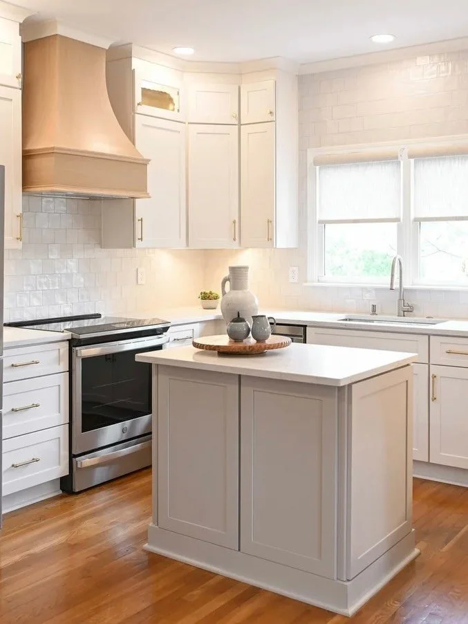 Been dreaming of a kitchen where cooking feels effortless, hosting is seamless, and every day just flows? 2026 is the year of fresh energy and your dream space✨ 

From layout to lighting to materials, I design kitchens that look amazing and fit how y