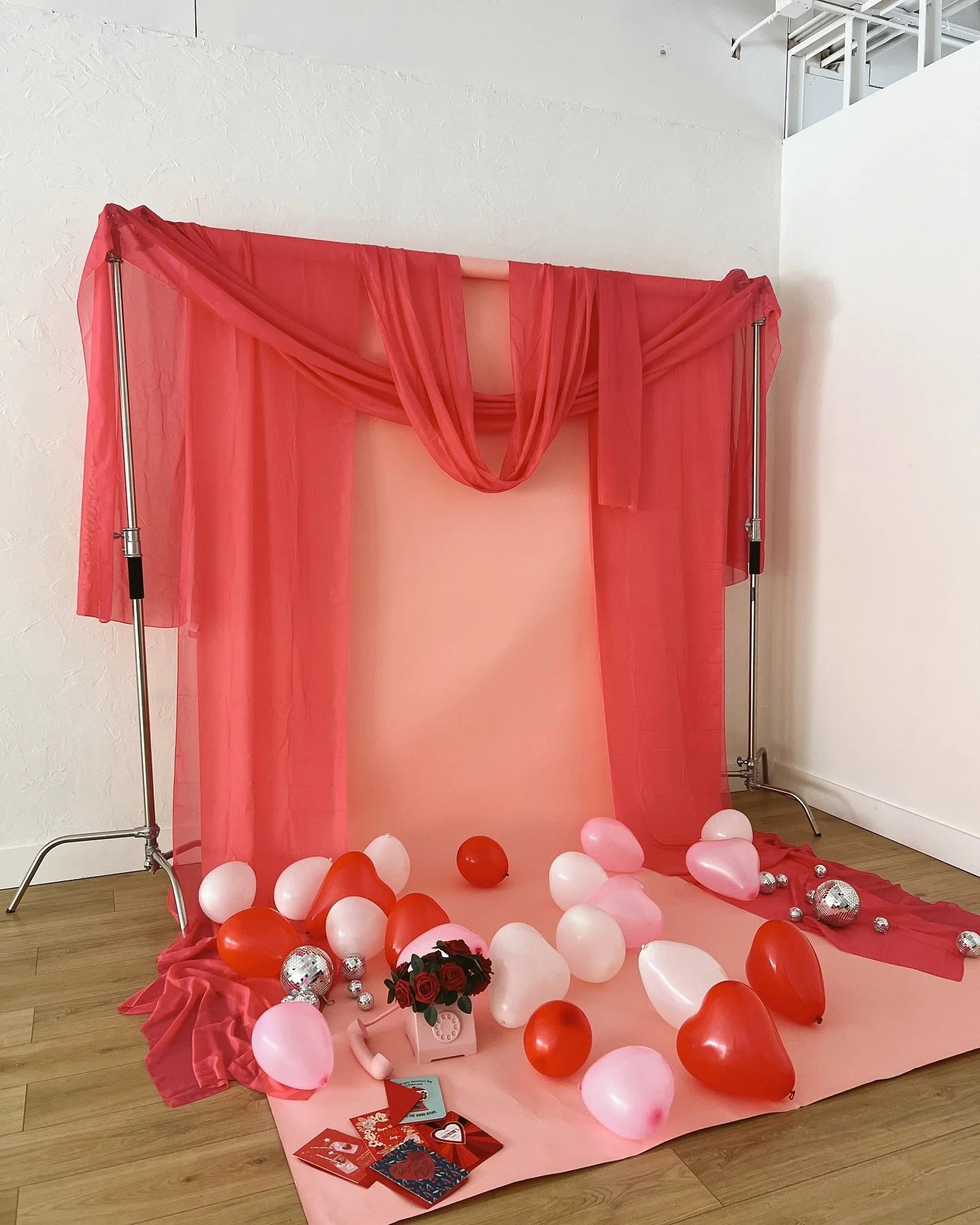 Valentine&rsquo;s theme setup is done &mdash;keeping it simple so you can dress up and have fun with it! Feel free to take away items from the backdrop or add to it as needed, the worlds your oyster 🦪 ❤️&zwj;🔥

Available to anyone booking the MAIN 