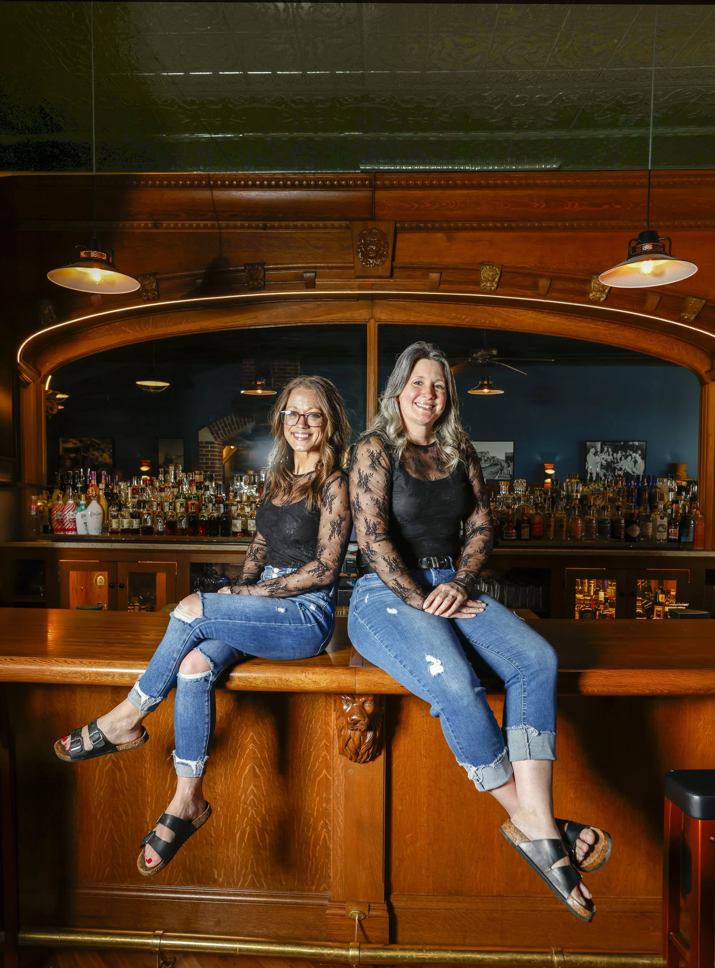 Whiskey_Creek_Burr_Oak_Bartending.jpg