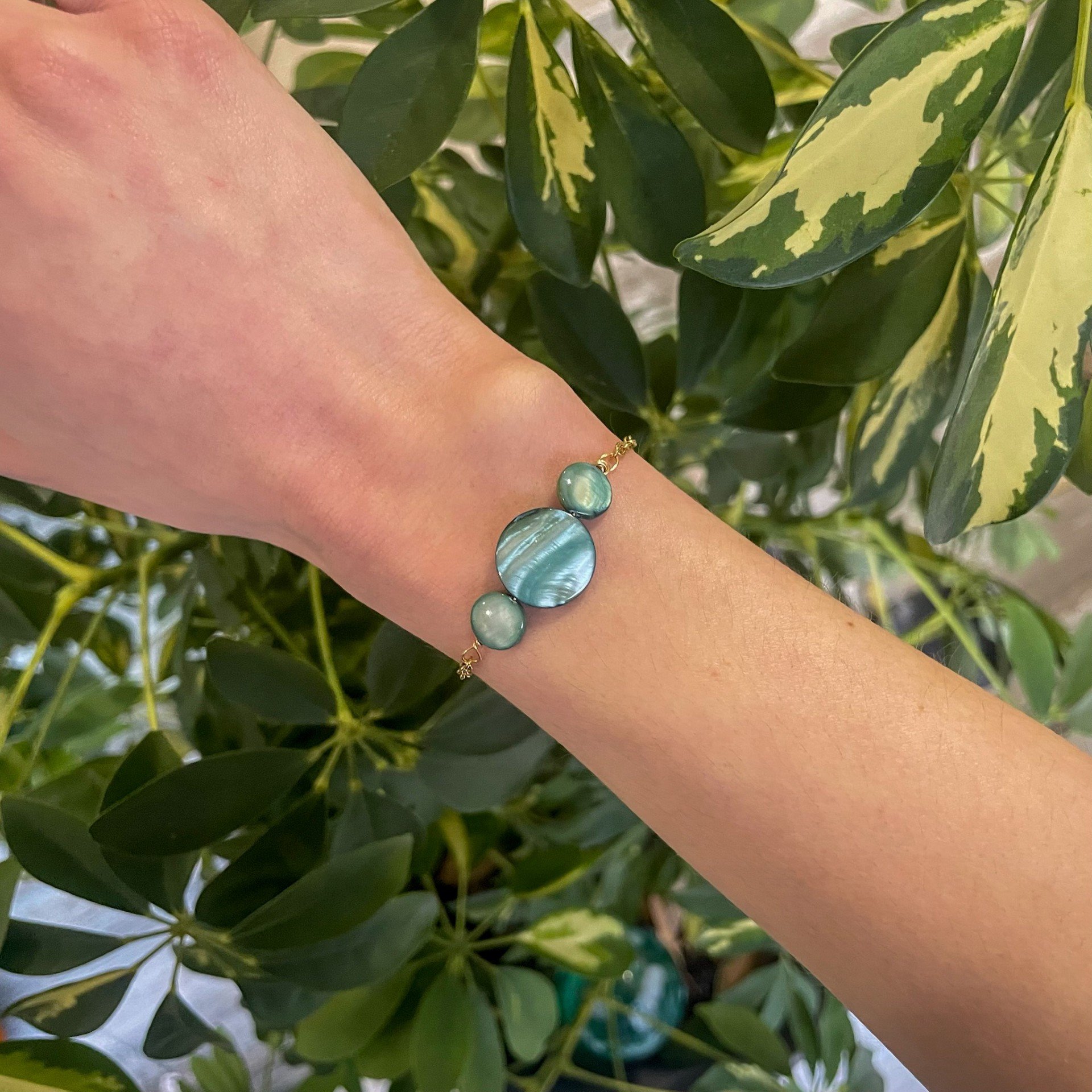 Teal Dyed Shell Gold Chain Bracelet