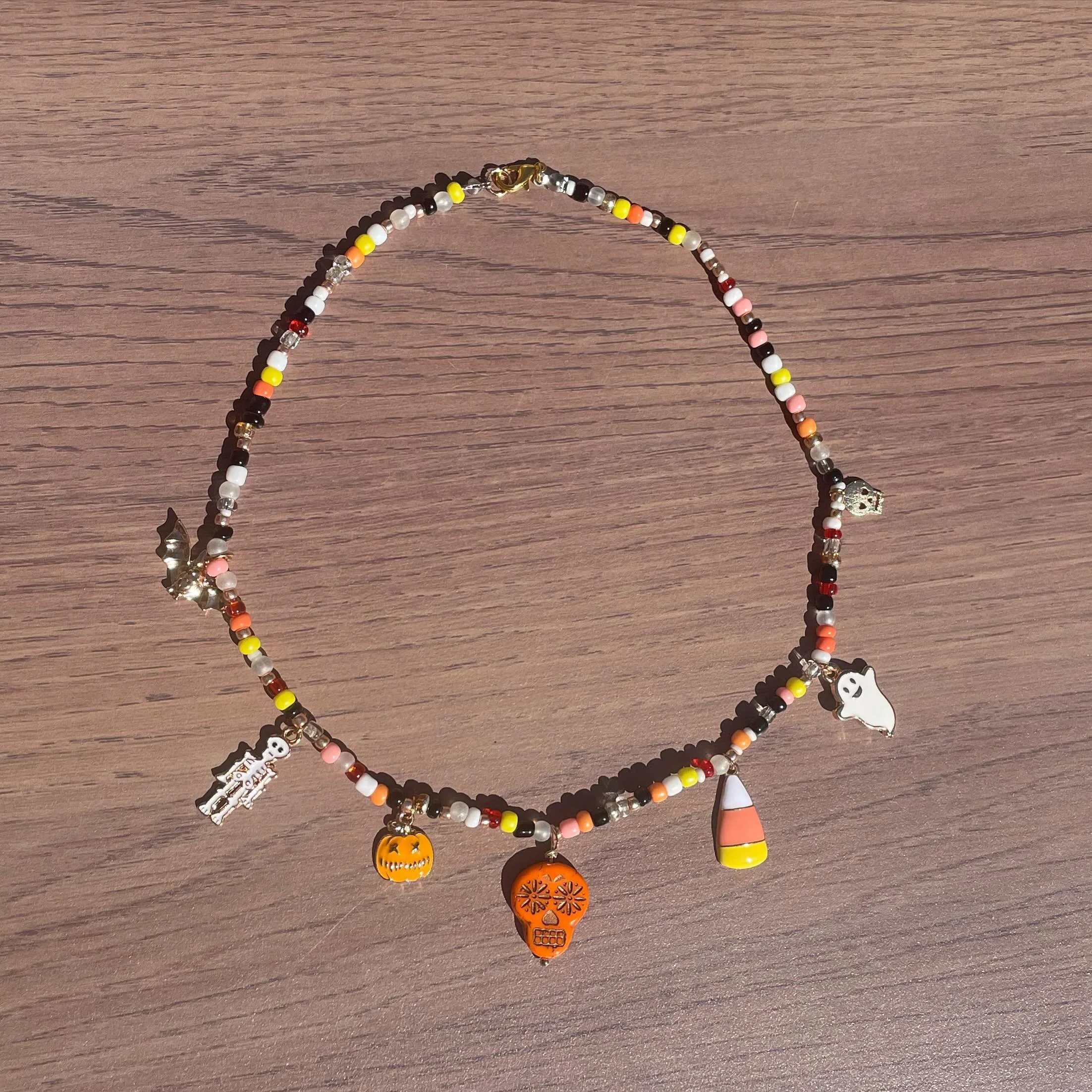 πβ¨ HALLOWEEN GIVEAWAY! β¨π
Ghosts are cute, candy is sweet, and this Halloween charm necklace is ready to complete your spooky-pretty fit π»π·οΈ
Want to win it? Here’s how to cast your entry spell:
	1.	Follow @createwcaity 
	2.	Like + Save thi