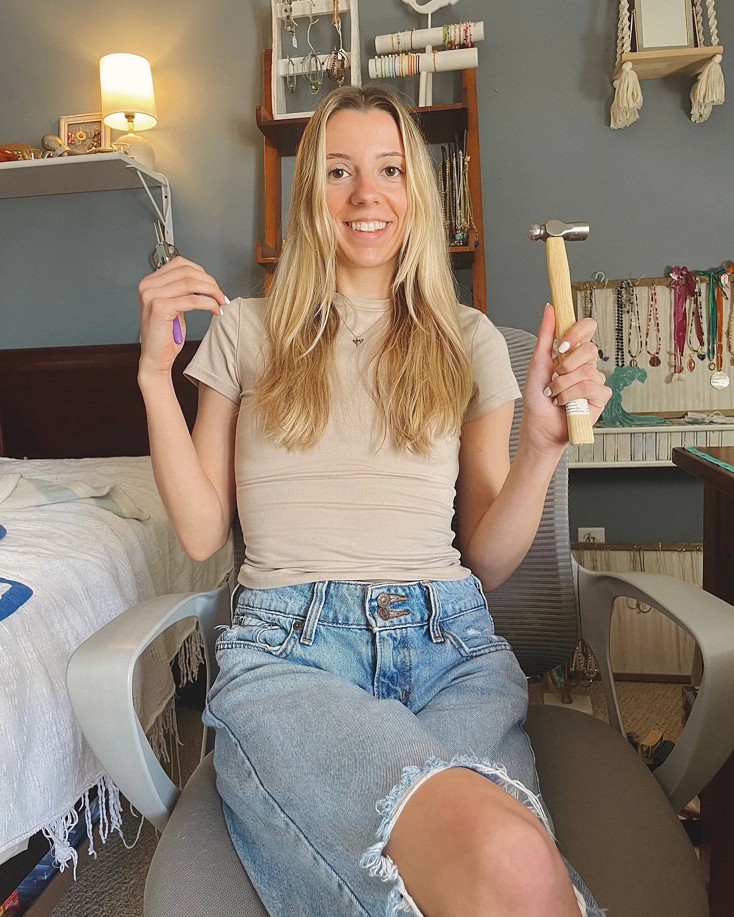 Nobody tells you this about jewelry making&hellip; ✨
So I made a class that does.

I&rsquo;m teaching everything I wish I knew when I started so you can skip the mistakes &amp; start creating pieces you love. 💎

I&rsquo;m opening Beginner Jewelry Wo