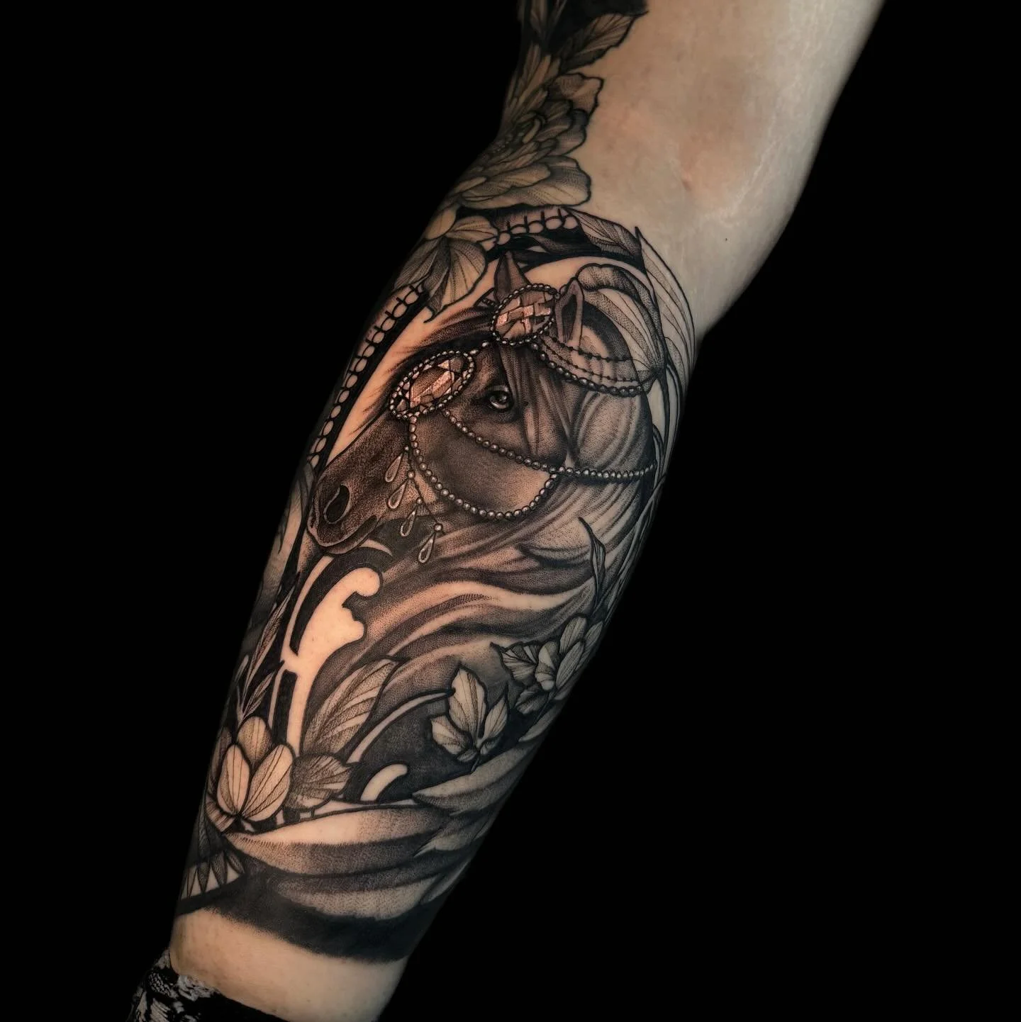 Spooky Pegasus on @lizamashburn leg ✨