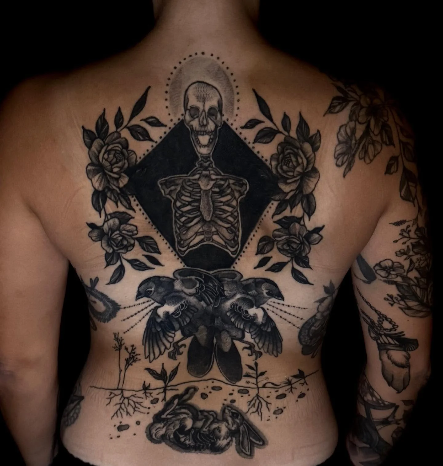 Healed back piece on @sallie_now 

@lucky24tattoo