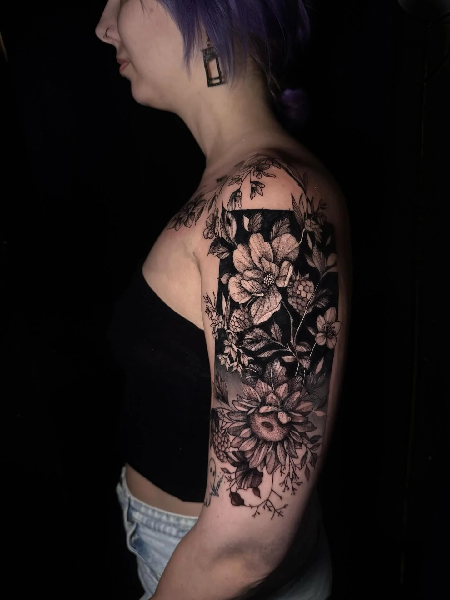 Started this floral project on @miranda_rockow today 🫶🥰 @lucky24tattoo