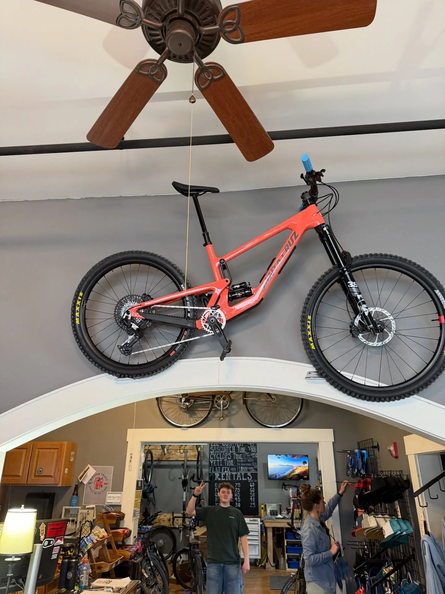 We don&rsquo;t play favorites&hellip; but 👀

This @santacruzbicycles build is now officially hung up, dialed in, and looking way too good on our wall&hellip; it&rsquo;s ready to turn heads, come check it out in person.

#santacruznomad #shoplocalvt 