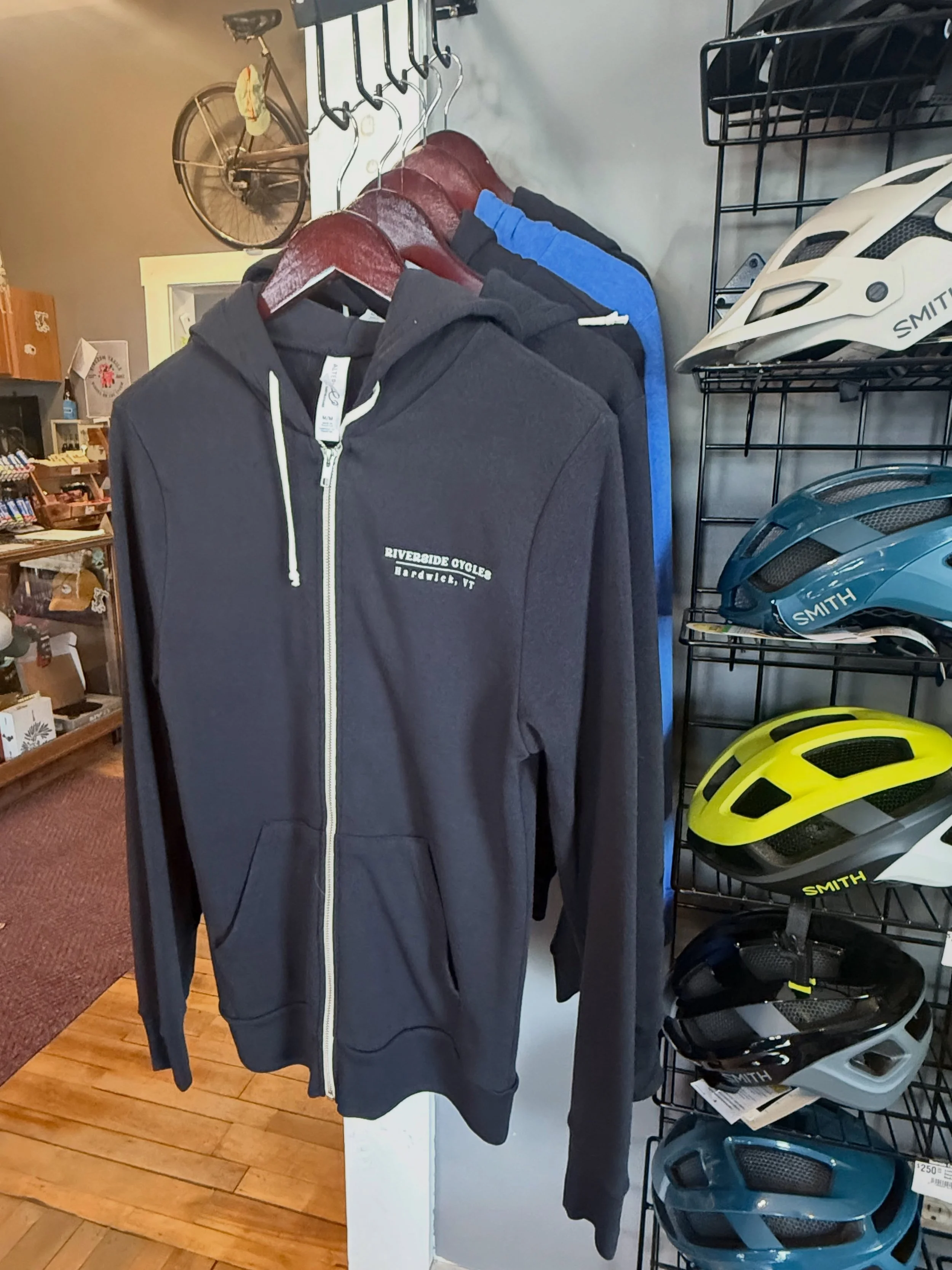 Our last few Riverside hoodies are 50% off as we make room for some new styles! Snag em while you can, and stay tuned for some incoming new swag! 

#riversidecyclesvt #hardwickvt #bikeshop #bikeshopstyle