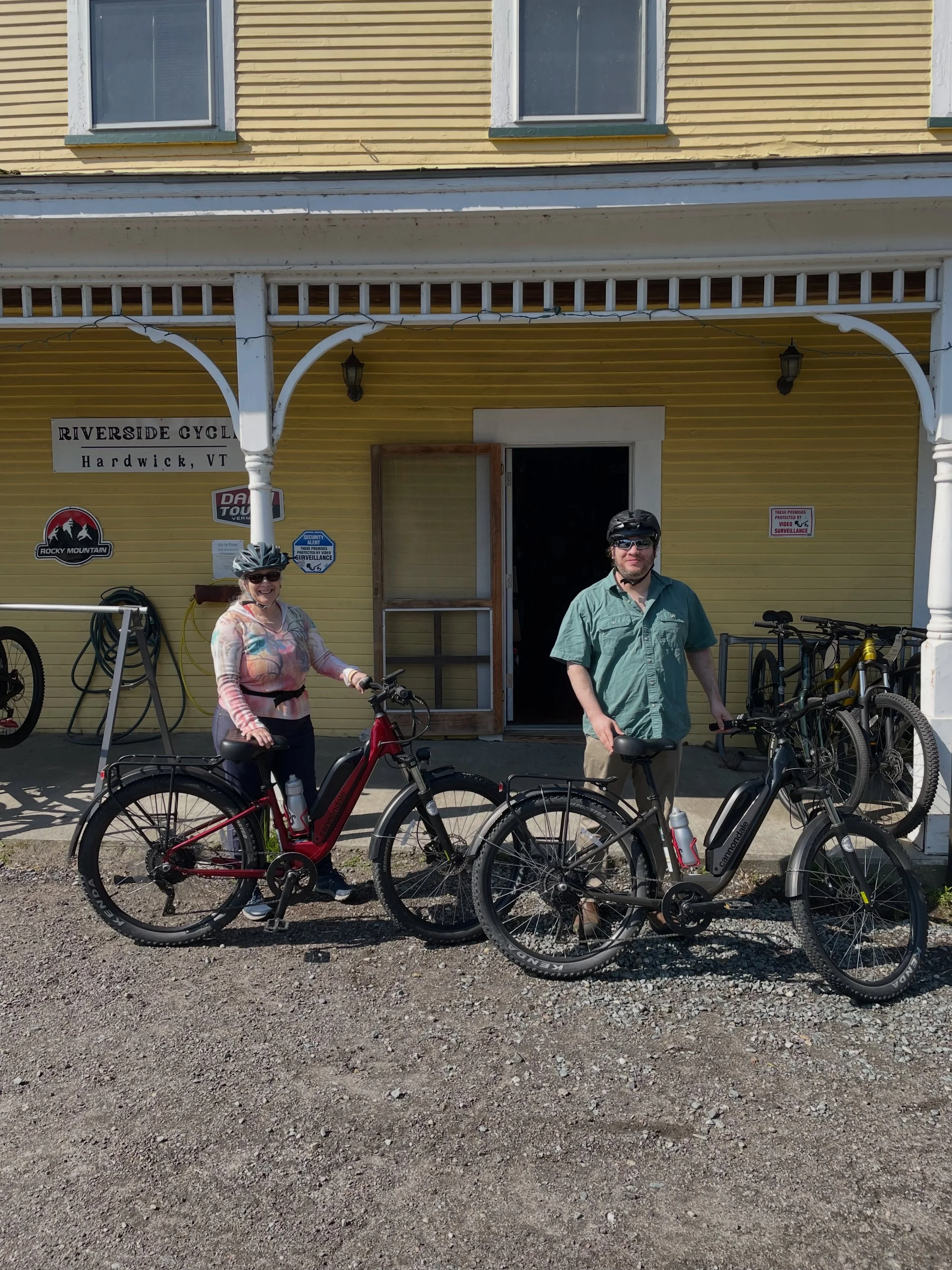 Double the fun 🚲⚡️

Nothing better than a new bike day shared between a mother &amp; son. These two rolled out with matching @ridecannondale Adventure Neo Allroad E-bikes and big smiles, now they&rsquo;re ready for all the summer adventures ahead.

