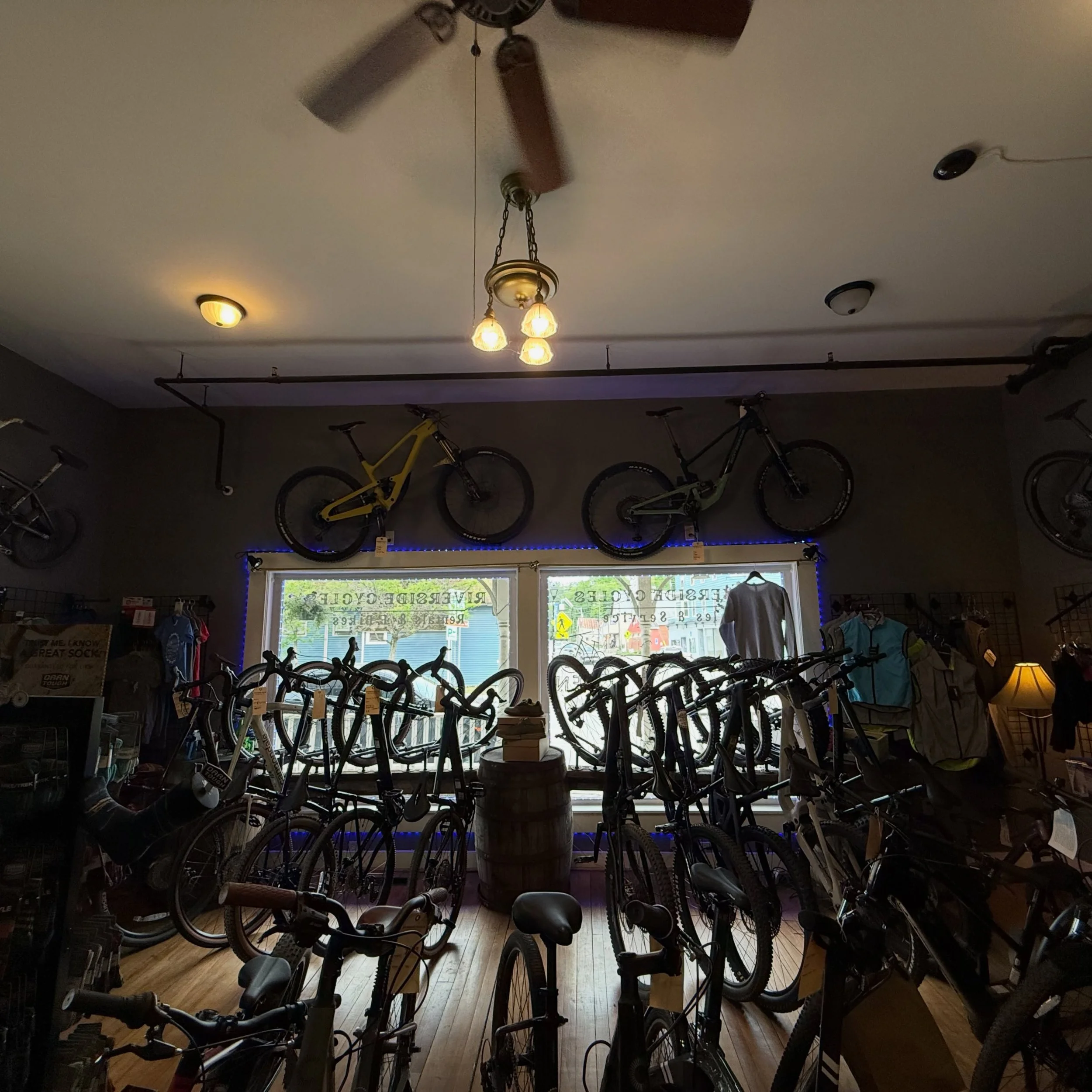 A little organization goes a long way! 🛠️🚲

Big thanks to Emmet and Wolf for reorganizing the showroom and hanging up a fresh batch of new bikes.

Swing by Riverside Cycles and check out what&rsquo;s new!

#bikeshop #bikeshoplife #hardwickvt #river