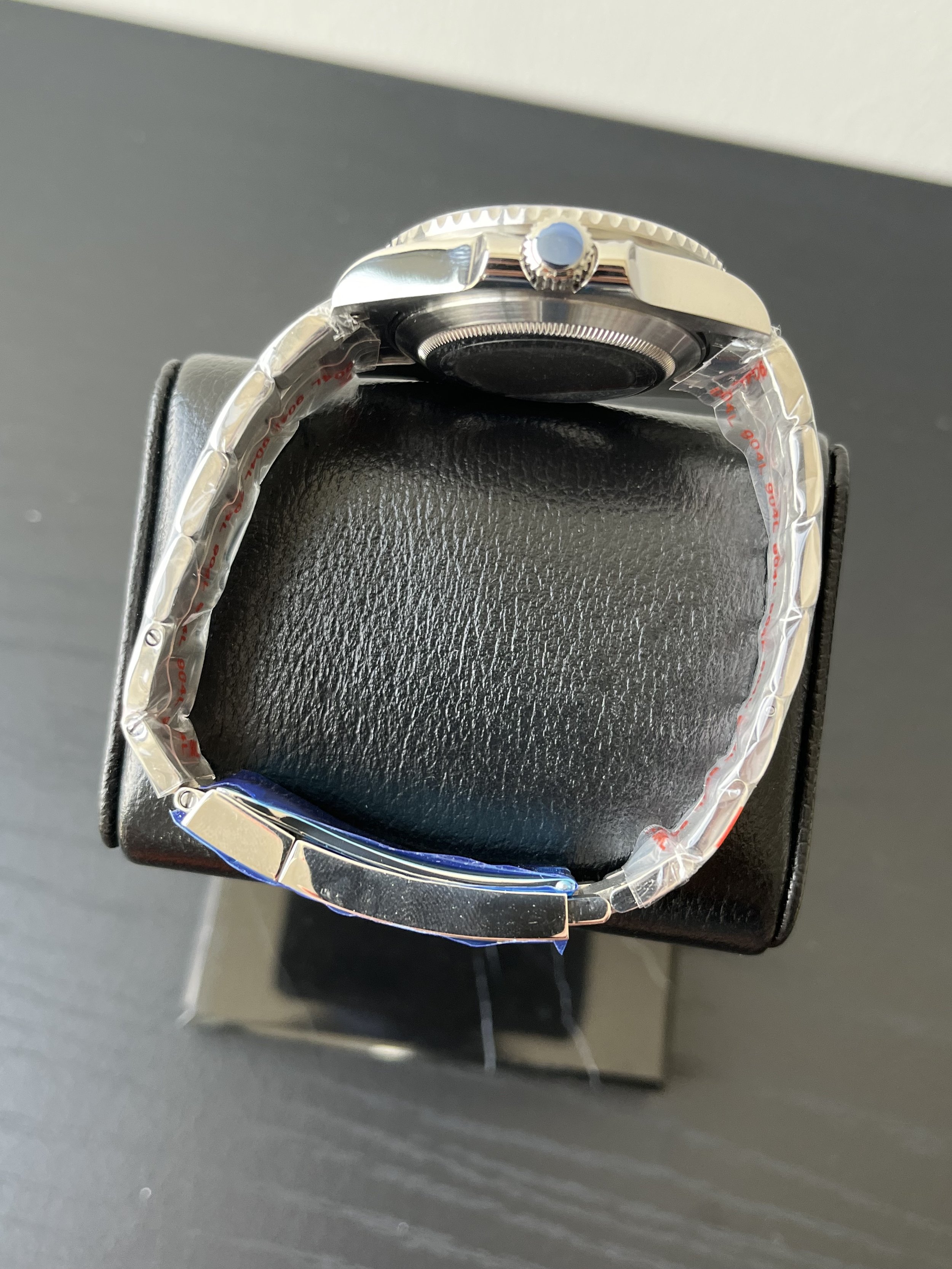 SUB:GMT CASESIDE CROWN.jpg