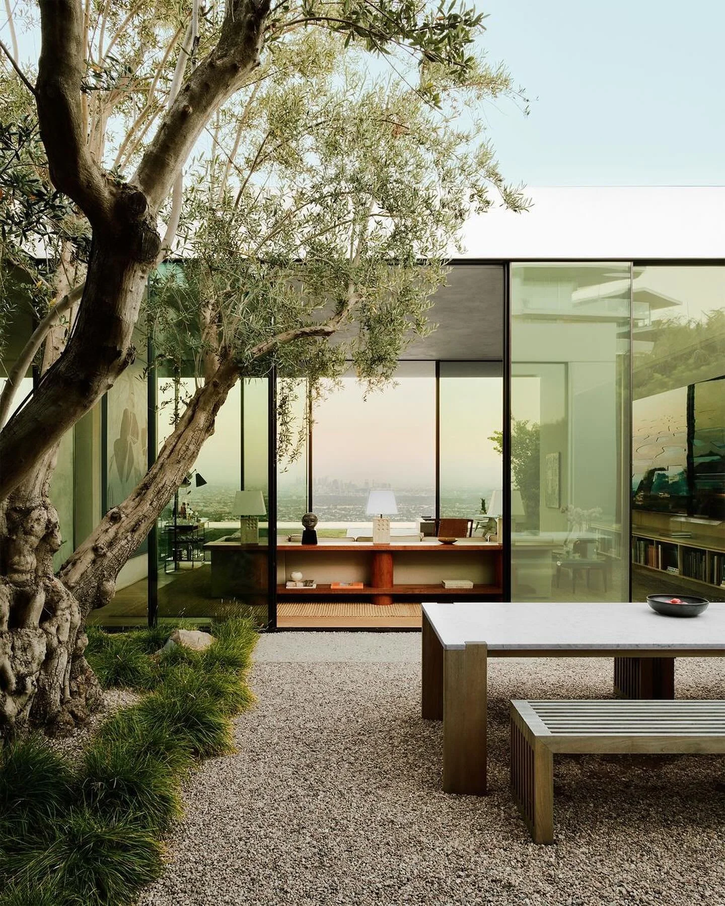 This home in LA has my heart. 

Los Angeles Residence designed by architect studio @woods_dangaran , and interior design by @studiomellone 🤎
.
.
.
.
.
.
#tadaoando #archdigest #luisbarragan #helmutnewton #contemporarydesign #georgesjouve #luisbarrag