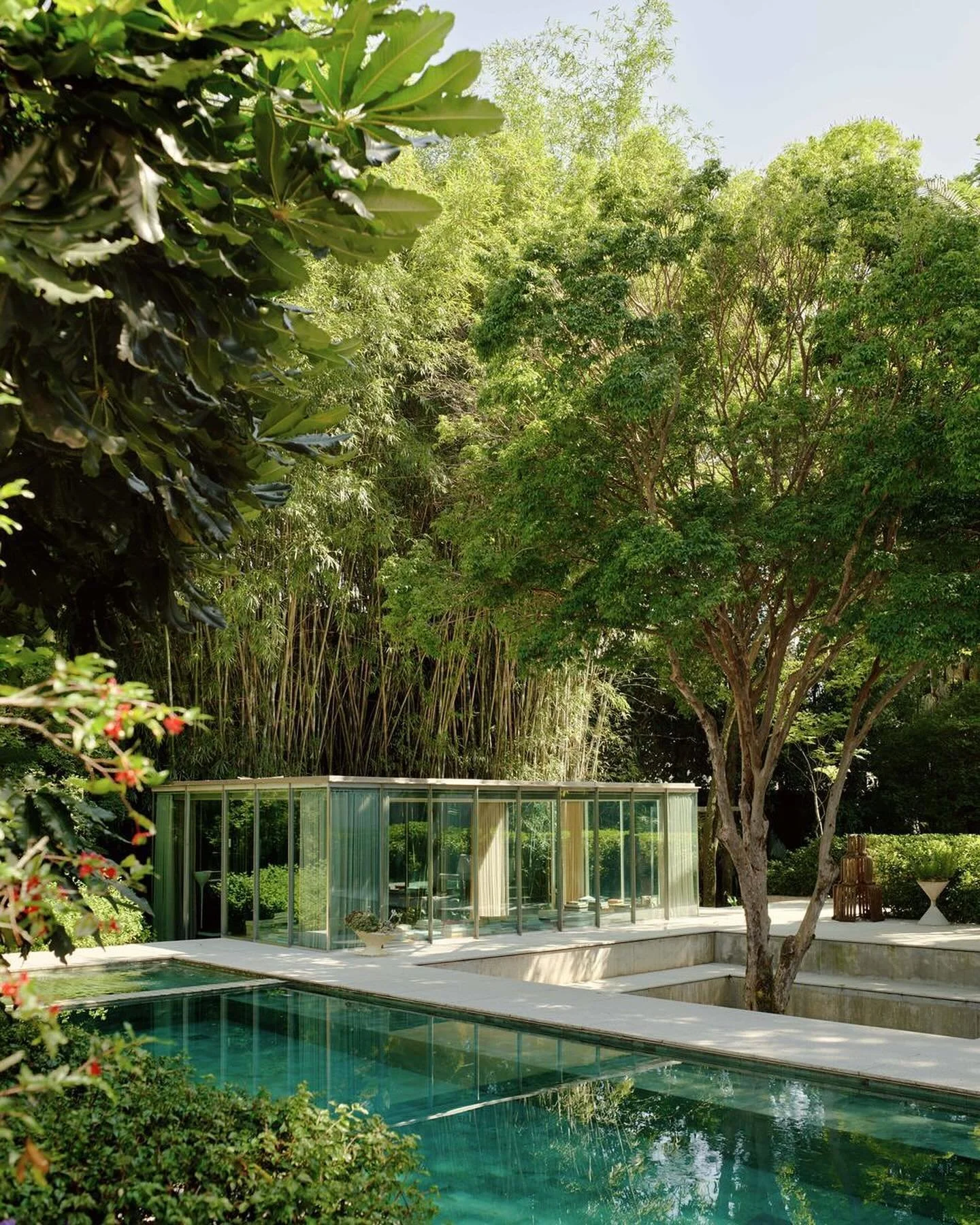 This Brazilian modernist villa has my entire heart. 

The most talented team @studiomellone @andrademorettin @colinking @william.jess.laird @elledecor @cokhio 🤎
.
.
.
.
.
.
#tadaoando #archdigest #luisbarragan #helmutnewton #contemporarydesign #geor