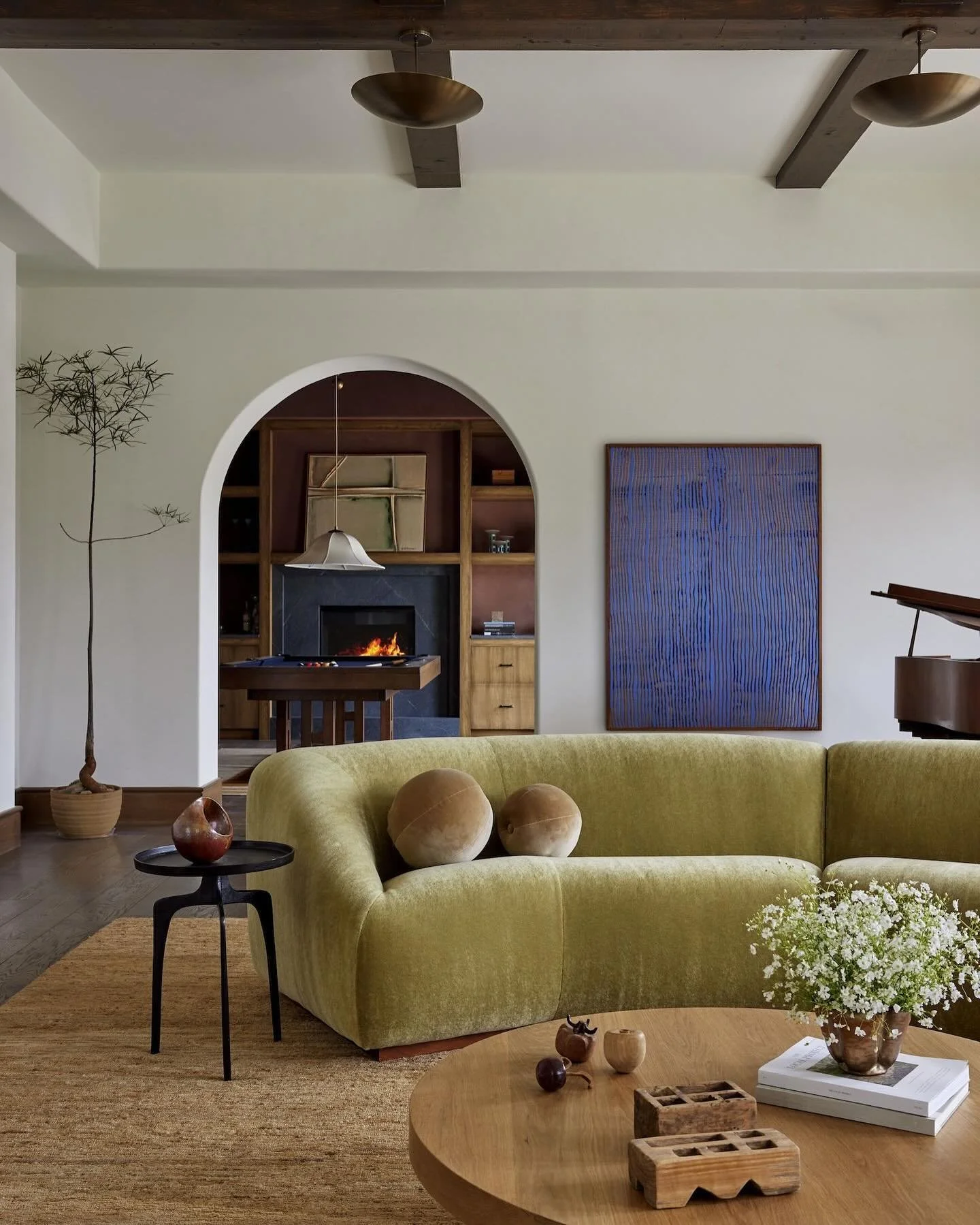 I have strong feelings for this Pacific Palisades home. Cr&egrave;me de la CR&Egrave;ME! 

Designed by @electricbowery 🤎
.
.
.
.
.
.
#tadaoando #archdigest #luisbarragan #helmutnewton #contemporarydesign #georgesjouve #luisbarragan #donaldjudd #vinc
