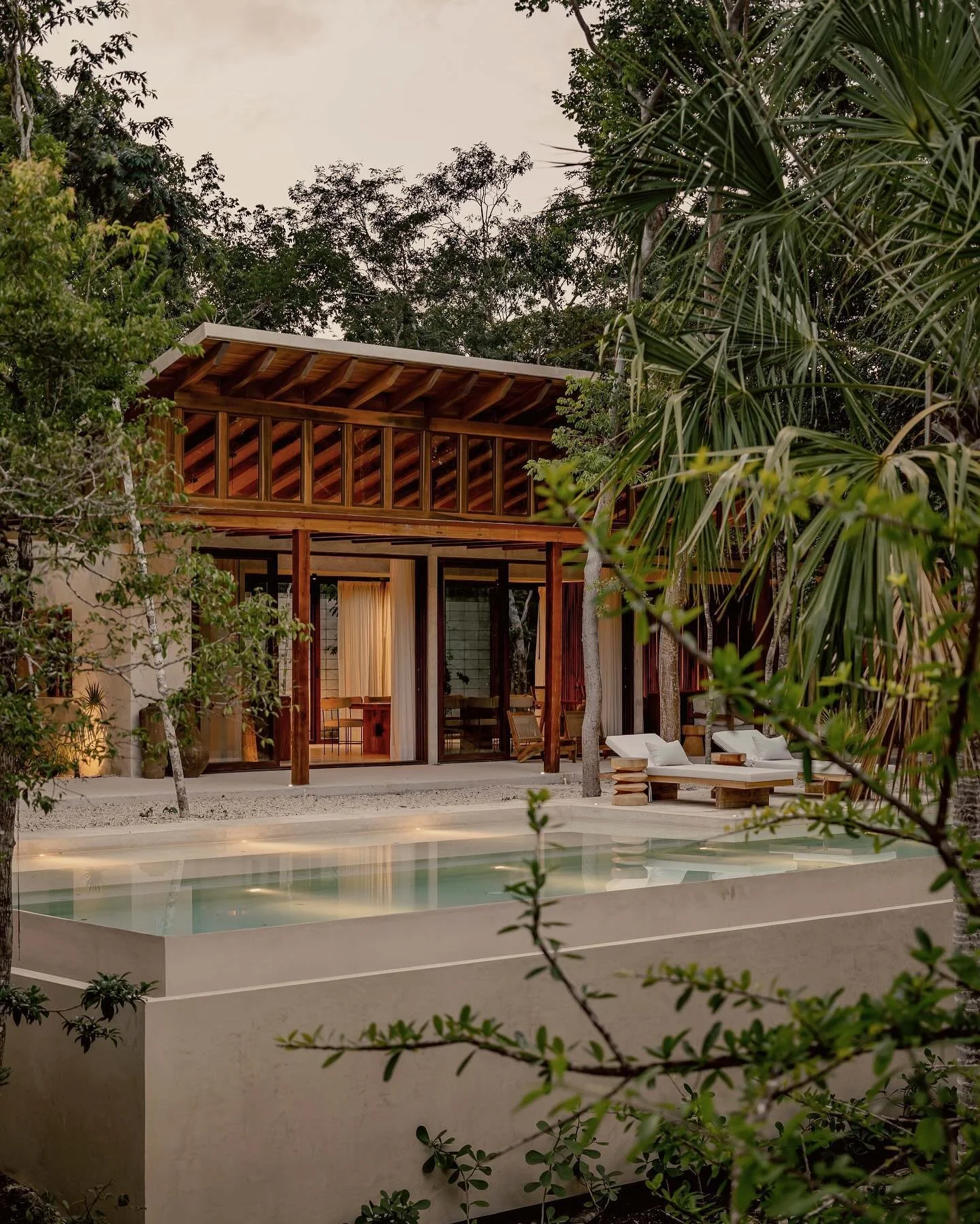 This organic villa in Tulum, Mexico is absolutely sublime. 

Tropical House designed by @jaquestudio and photographed by the talented @cesarbejarstudio 🤎
.
.
.
.
.
.
#tadaoando #archdigest #luisbarragan #helmutnewton #contemporarydesign #georgesjouv