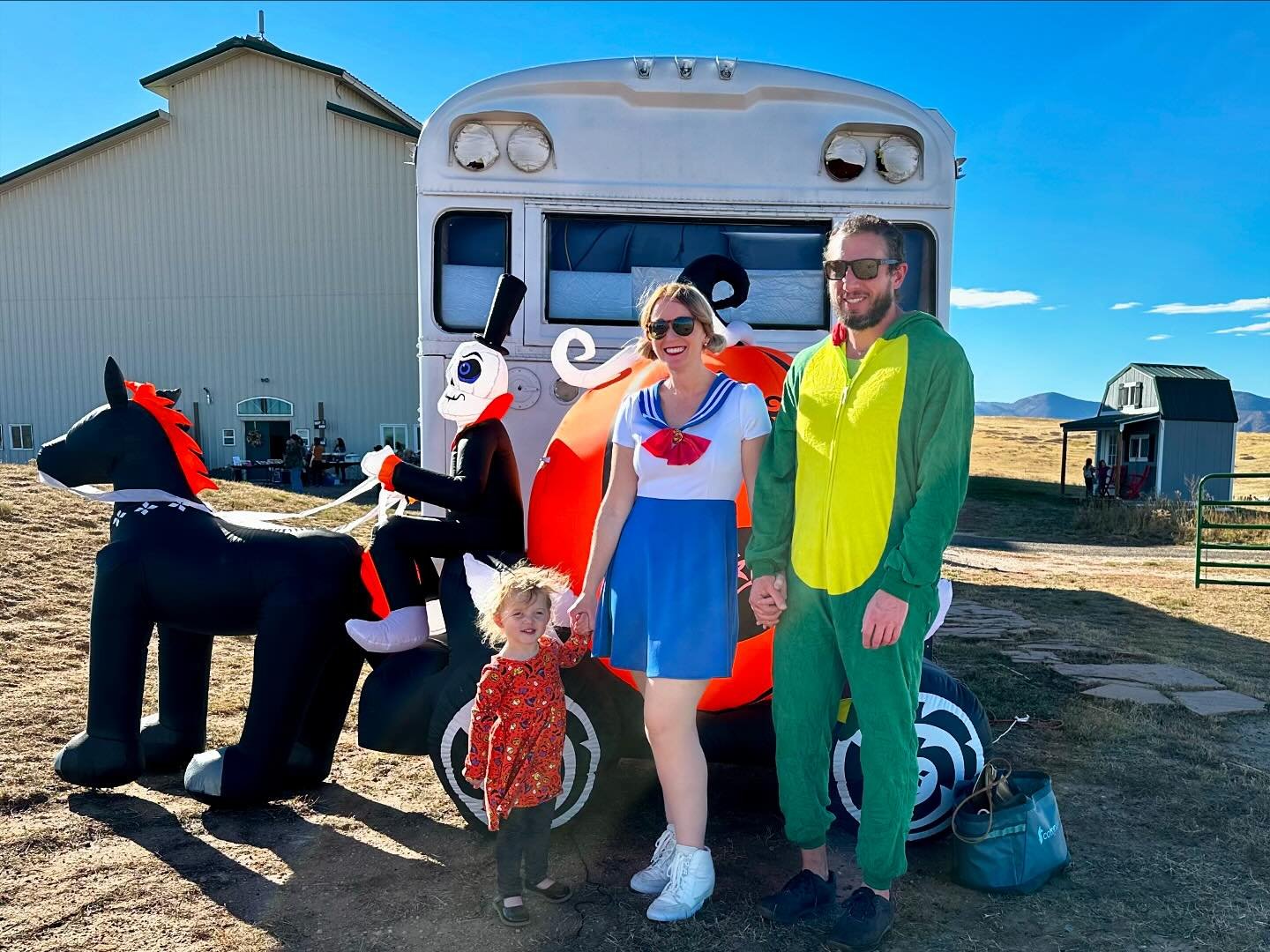 More Halloween fun at the horse farm 🎃🐴

We are so lucky to have such a special bond with our lovely neighbors 🥰