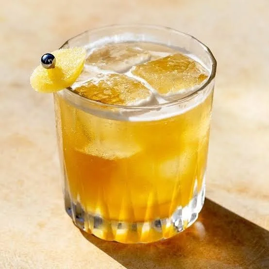 PENICILLIN🍸✨

What did the doctor order at the bar??🤔🥃&hellip;

Australia is entering the chilly winter season, let&rsquo;s take a look at the perfect cocktail to sip on! Invented by Aussie bartender Sam Ross, this blend of smooth Scotch whisky, z