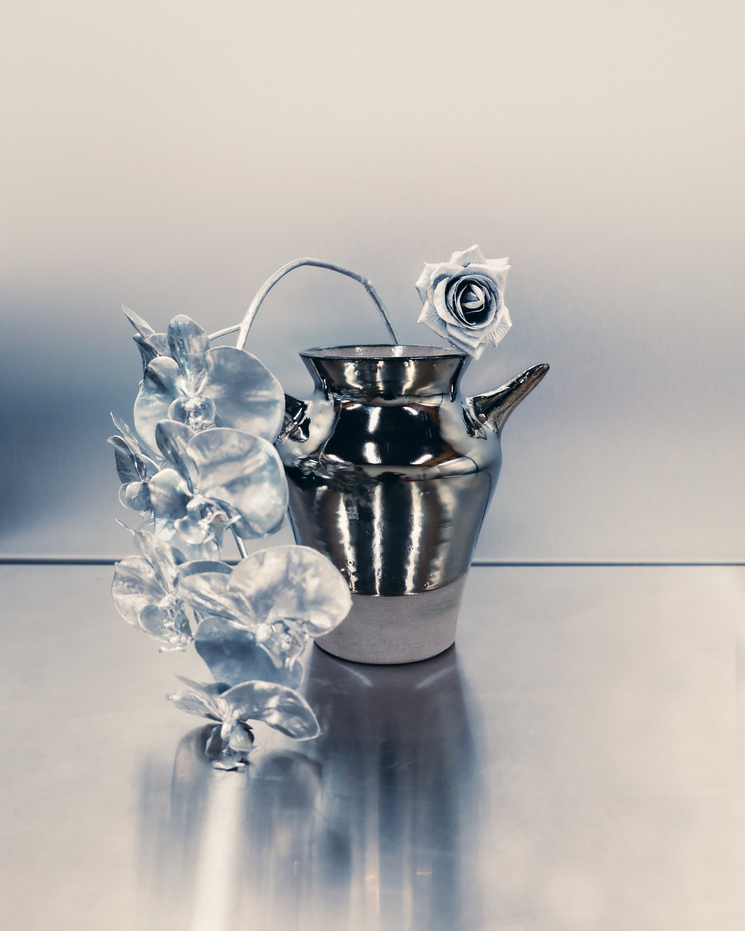 spike-vase-silver-ceramic.jpg