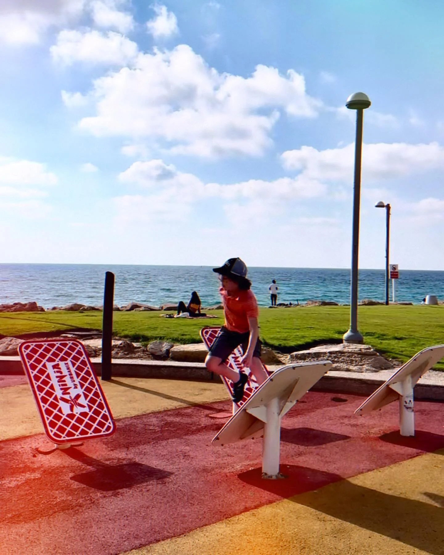 ☺️That one time, when I stumbled upon a ninja course on the beach in Tel Aviv&hellip; that was cool. {🇮🇱June, 2023} #charlesclorepark 🌊 

#ninjawarriorkids #ninjaskills #ninjawarrior #telavivisrael #trainlikeaninja #beachtraining #gettingstrongere