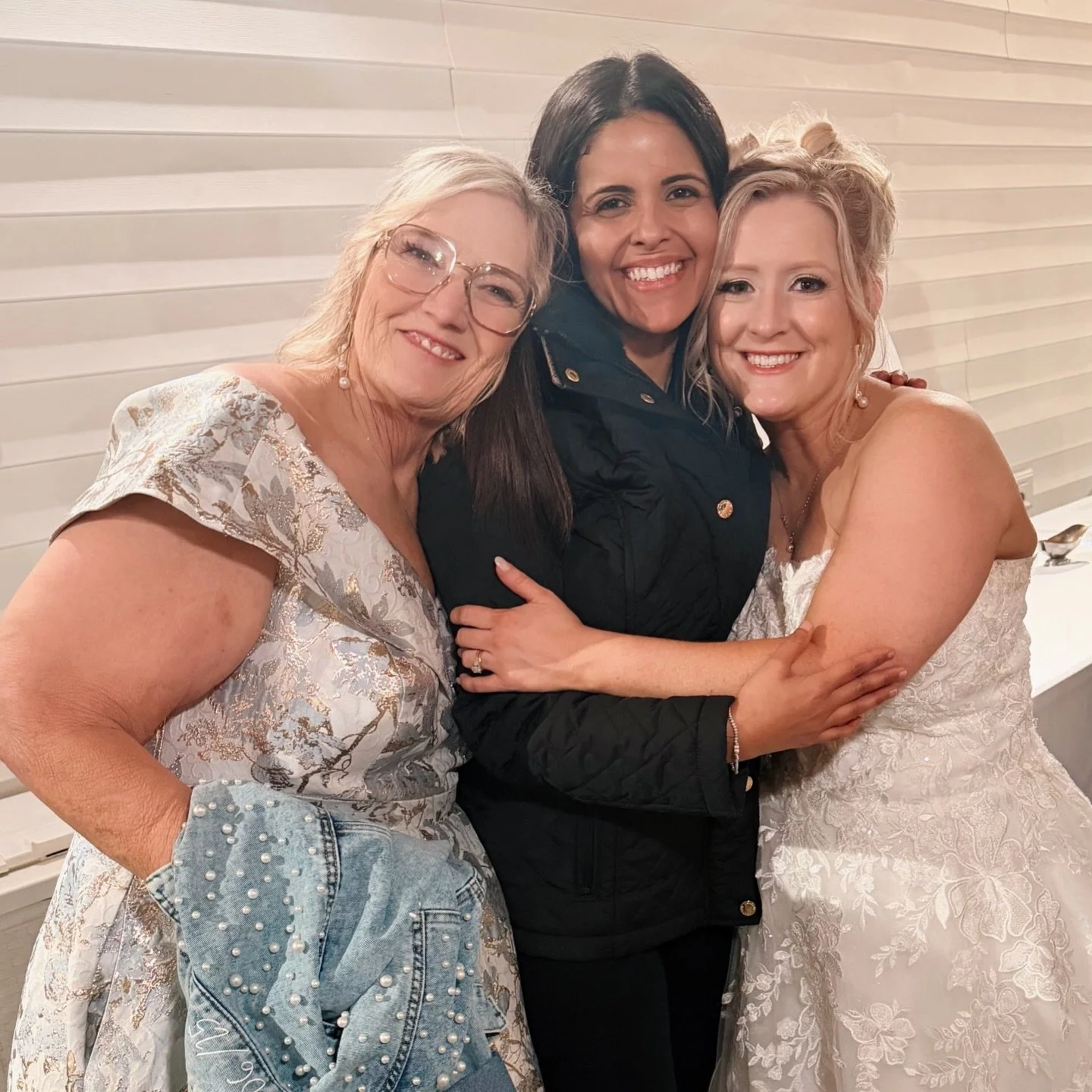 When Alyssa and her mom, Suzy, don&rsquo;t just feel like clients anymore&hellip; they feel like family. 🤍

This is the part of weddings that never gets old. The hugs, the trust, the love, and the connections that last long after the day is over. On
