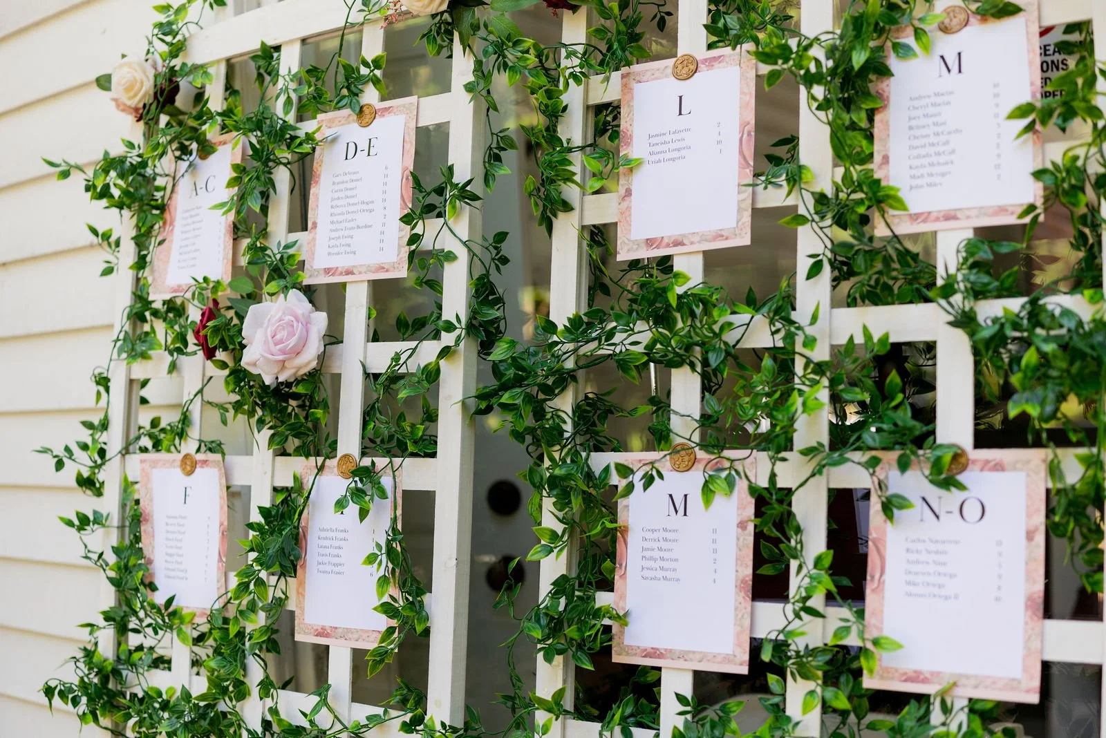 How to Make Your Wedding Guest List Without the Stress