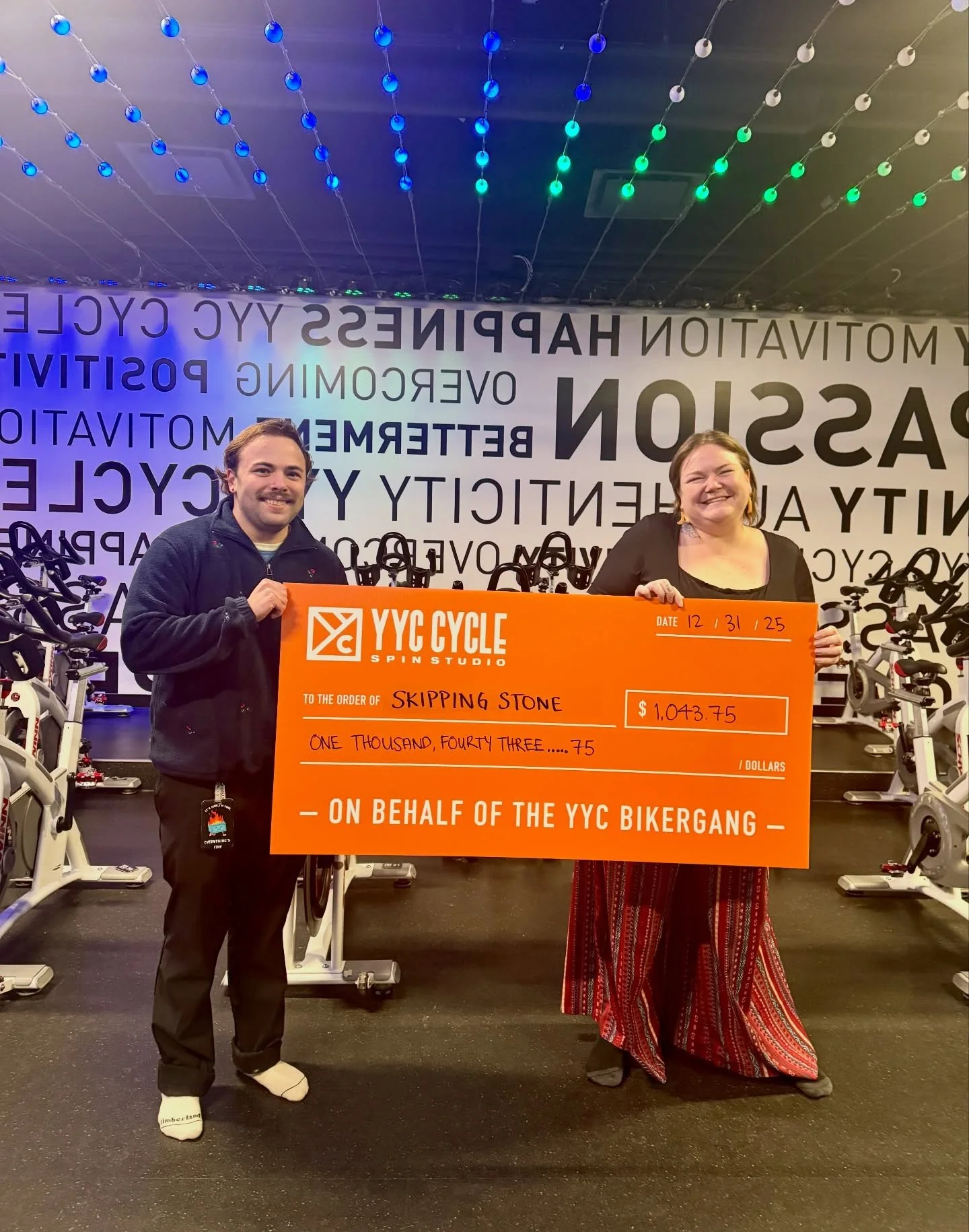 We rode with purpose 🚲💛 $1,043.75 raised for @skippingstoneca and our hearts are FULL. Thank you for showing up and giving back 🧡

Every Friday 6PM, half-priced drop-in and all proceeds go towards our quarterly GIVE&rsquo;R charity.